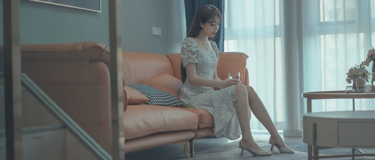 Xgyw.Org_网络美女杏仁曲奇我的反差表姐主题脱超短牛仔裤露白色三点式内衣完美诱惑写真102P