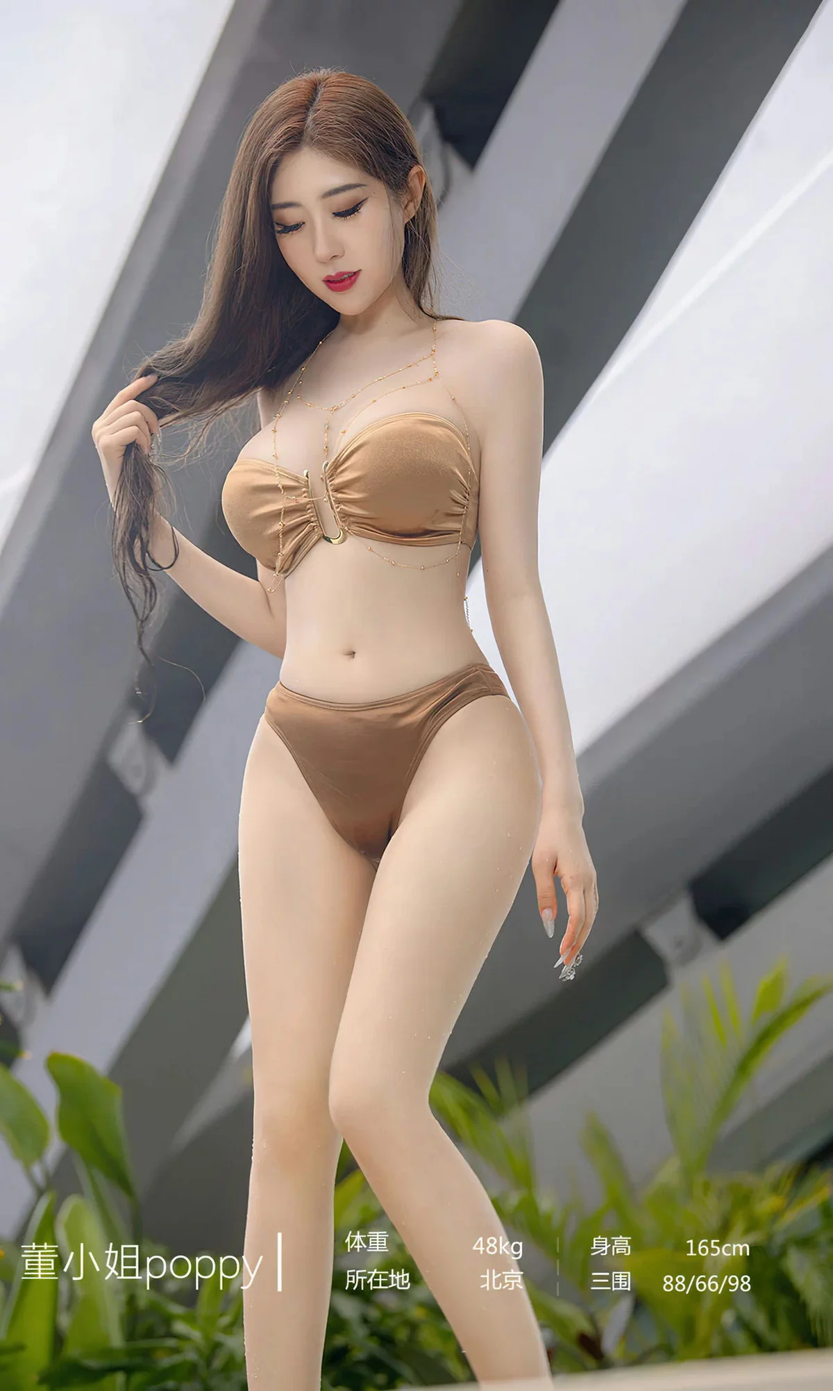 Xgyw.Org_[Ugirls爱尤物]No.2652_模特董小姐poppy户外泳池性感比基尼系列秀完美身材诱惑写真35P