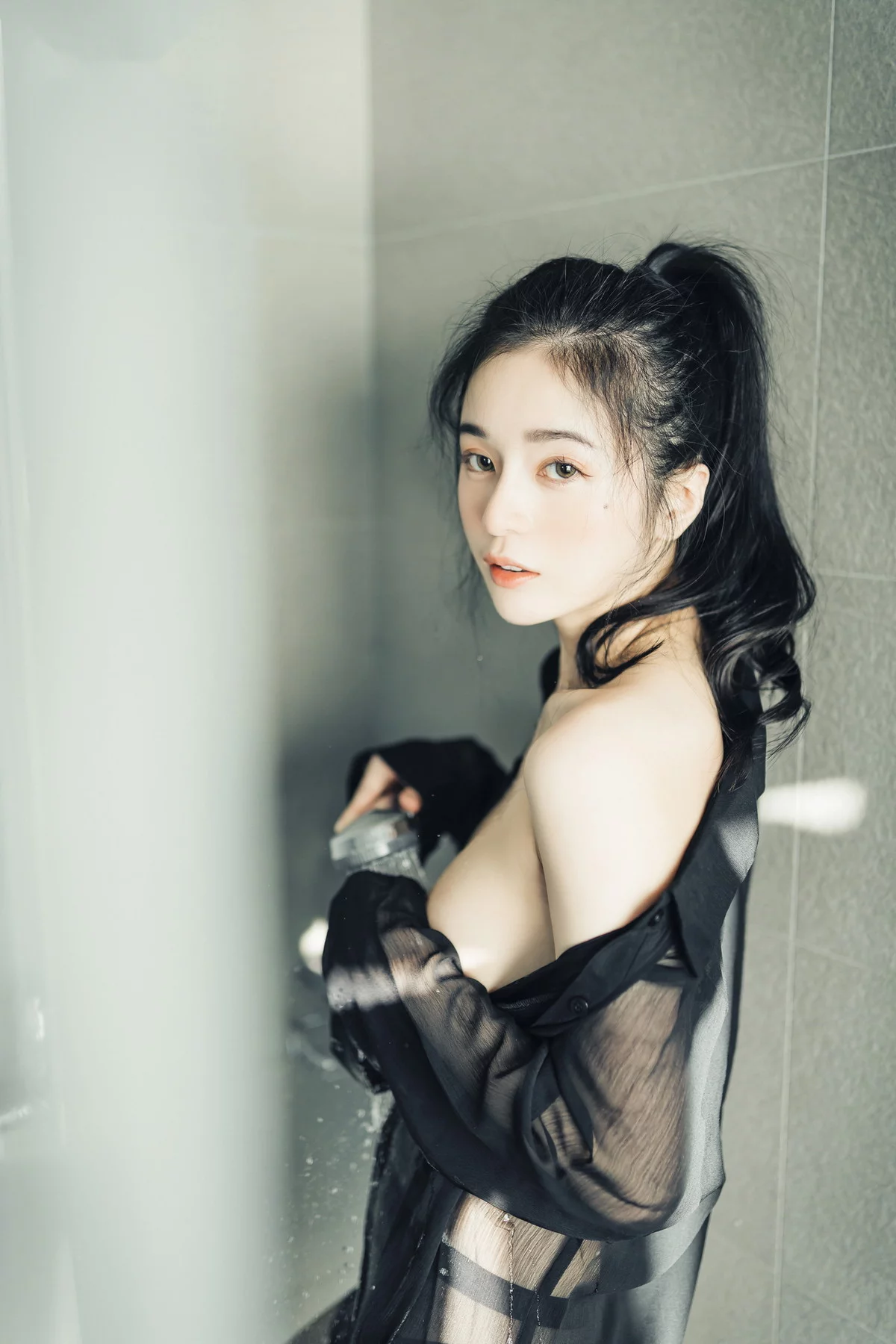Xgyw.Org_网络美女辰辰不止黑丝主题私房性感红色吊裙+白色薄纱内衣秀完美身材诱惑写真132P