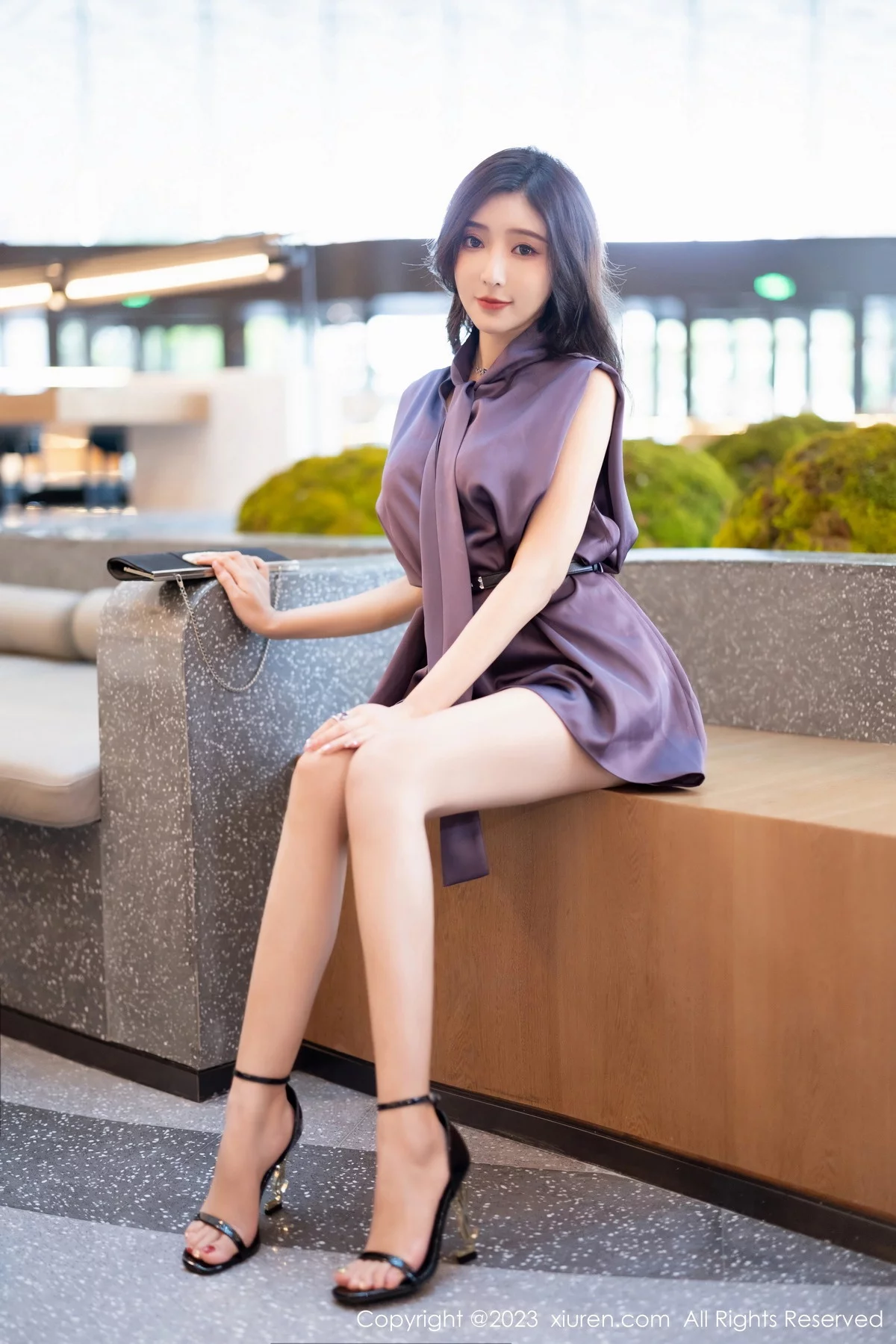 Xgyw.Org_XiuRen第7462期_女神王馨瑶yanni脱紫色上衣露性感白色蕾丝内衣完美诱惑写真80P