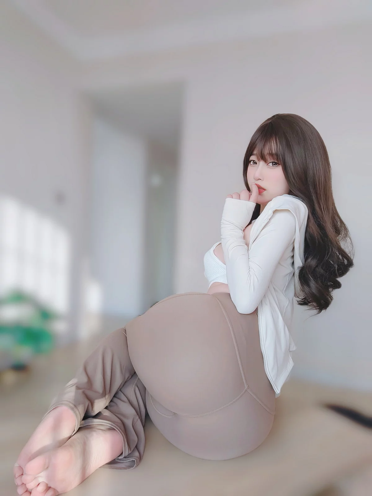 Xgyw.Org_Coser妹子女主K瑜伽服主题性感白色情趣针织衣配紧身裤秀丰满身材诱惑写真102P