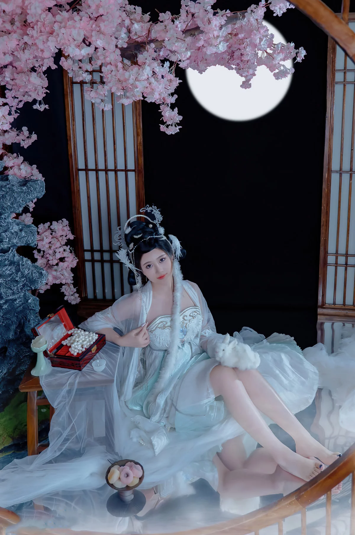 Xgyw.Org_网络美女年年Nnian嫦娥仙子主题性感白色薄纱长裙低胸秀完美身材迷人诱惑写真36P
