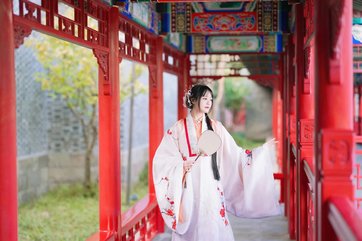 Xgyw.Org_Coser美女兔子Zzz不吃胡萝卜红叶新赋主题古典风汉服装秀曼妙身姿靓丽迷人写真36P