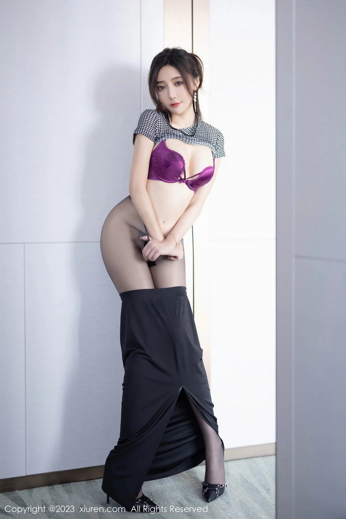 Xgyw.Org_XiuRen第7703期_女神王馨瑶yanni性感玫红色内衣配超薄无内黑丝惹火诱惑写真81P