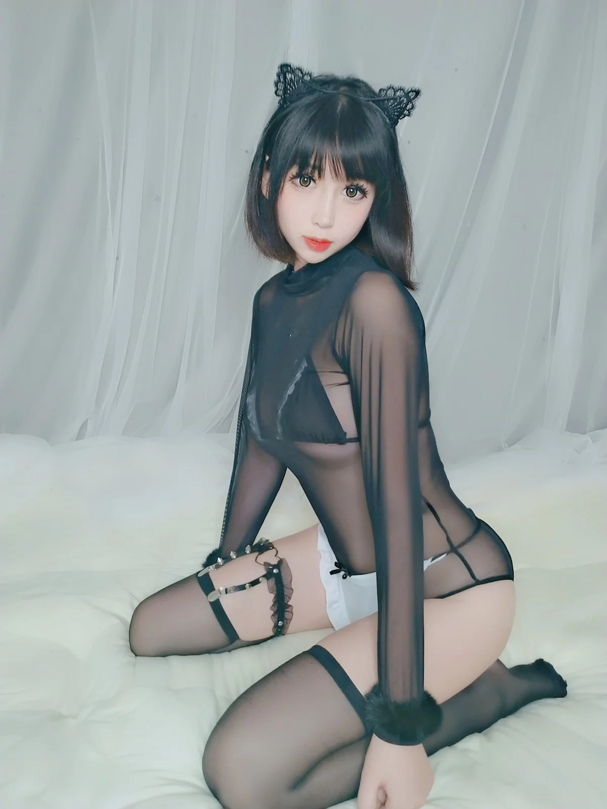 Xgyw.Org_Coser美女小酥酱黑猫主题私房性感黑丝薄透女仆装配黑丝袜秀曼妙身姿诱惑写真40P