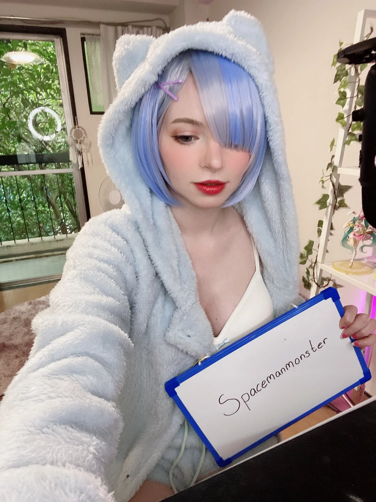 Xgyw.Org_爱尔兰萝莉美女Peach Milky-Fansigns(Mirrored)主题灰色绒毛睡衣配白丝袜迷人诱惑写真65P