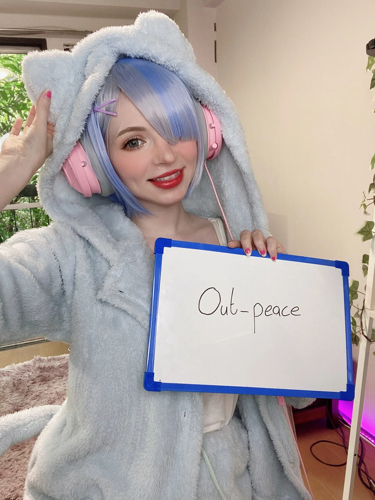Xgyw.Org_爱尔兰萝莉美女Peach Milky-Fansigns(Mirrored)主题灰色绒毛睡衣配白丝袜迷人诱惑写真65P