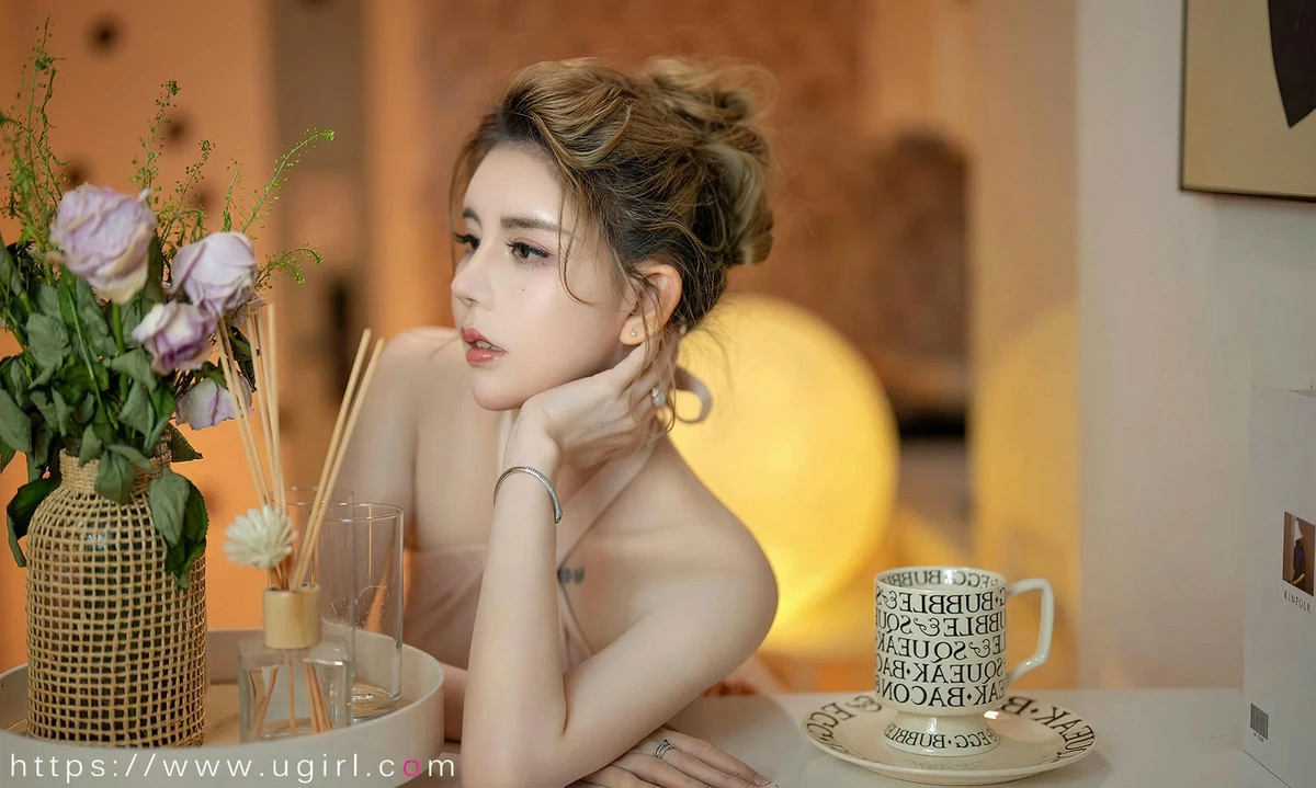 Xgyw.Org_[Ugirls爱尤物]No.2781_模特美幸baby元宵节主题浅色露背连衣短裙秀完美身材迷人写真35P