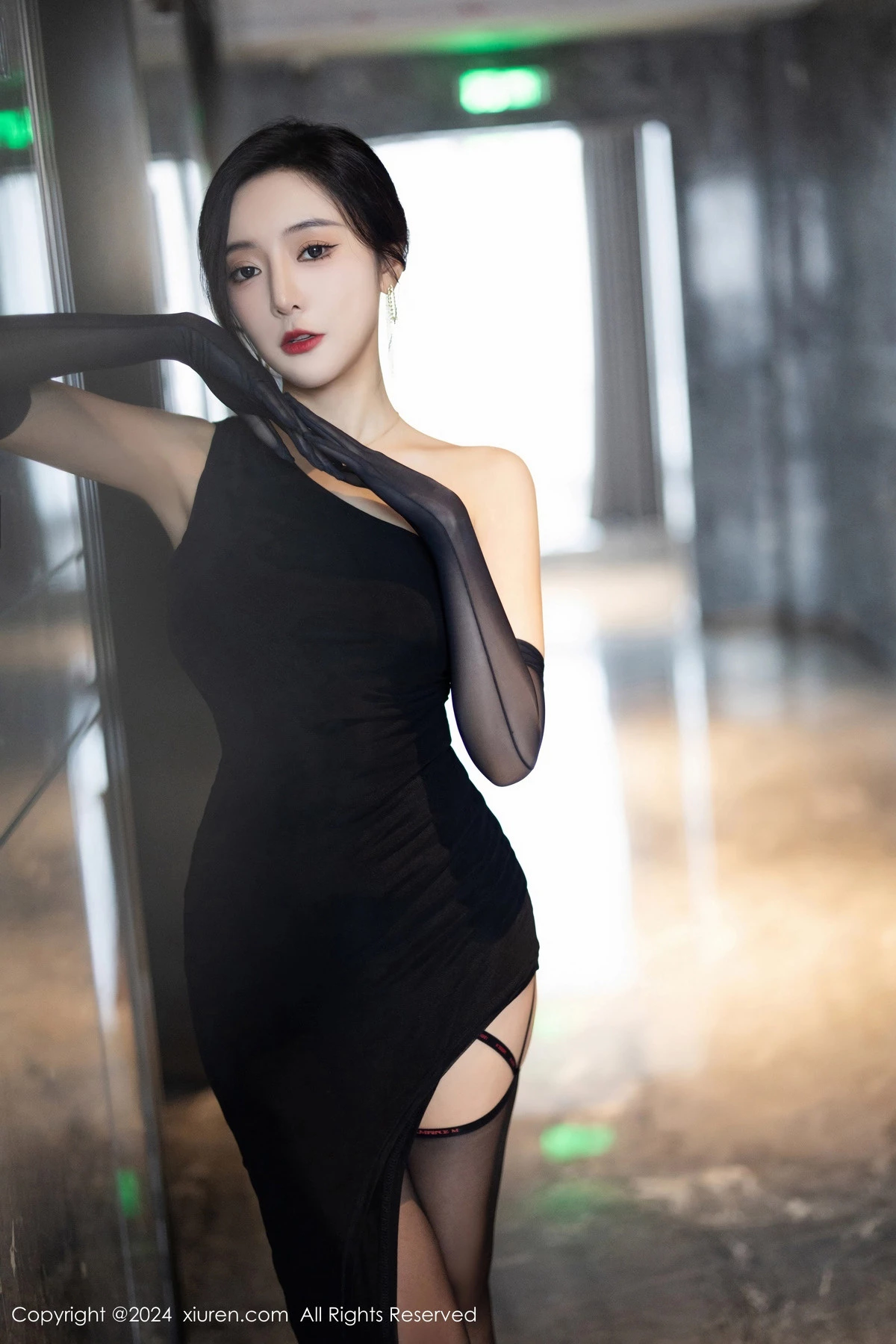 Xgyw.Org_XiuRen第8194期_女神王馨瑶yanni黑色连衣长裙+黑色轻透情趣服饰惹火诱惑写真82P