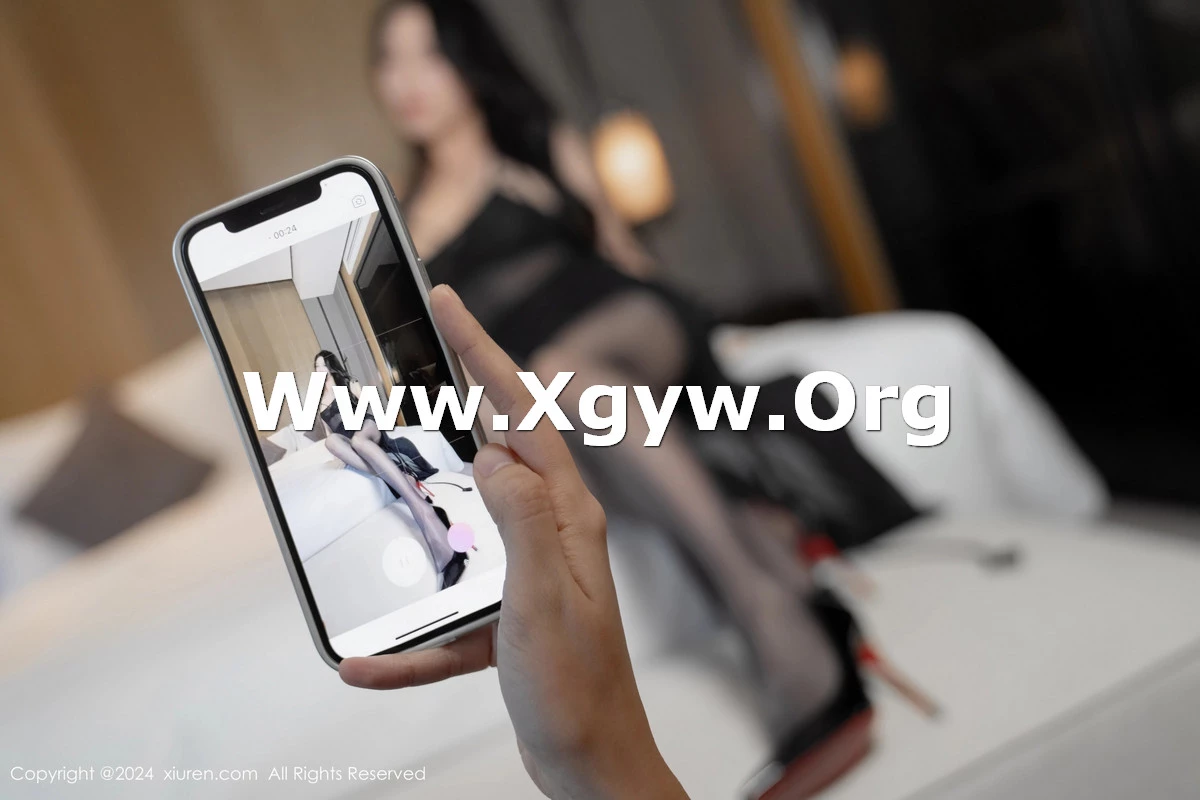 Xgyw.Org_XiuRen第8193期_模特利世性感黑色蕾丝内衣配闪亮无内黑丝秀曼妙身姿诱惑写真80P