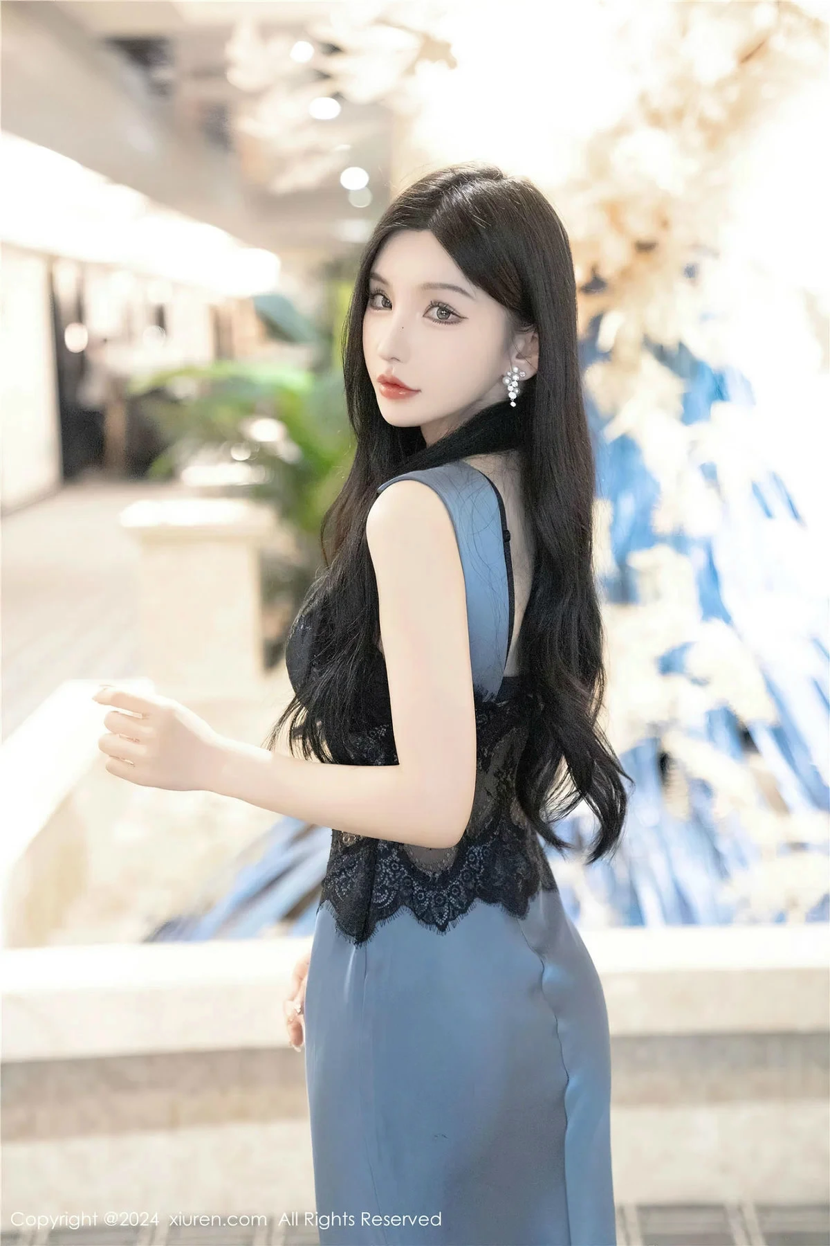 Xgyw.Org_XiuRen第8242期_女神周于希Sally性感蕾丝长裙+黑色薄纱连体衣秀完美身材诱惑写真115P