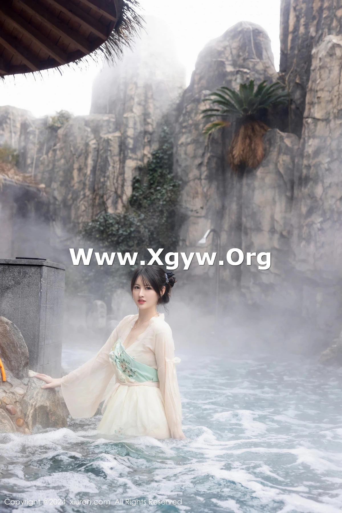 Xgyw.Org_XiuRen第8128期_模特诗诗kiki浴室场景性感古装情趣服饰秀丰腴有致身材诱惑写真82P