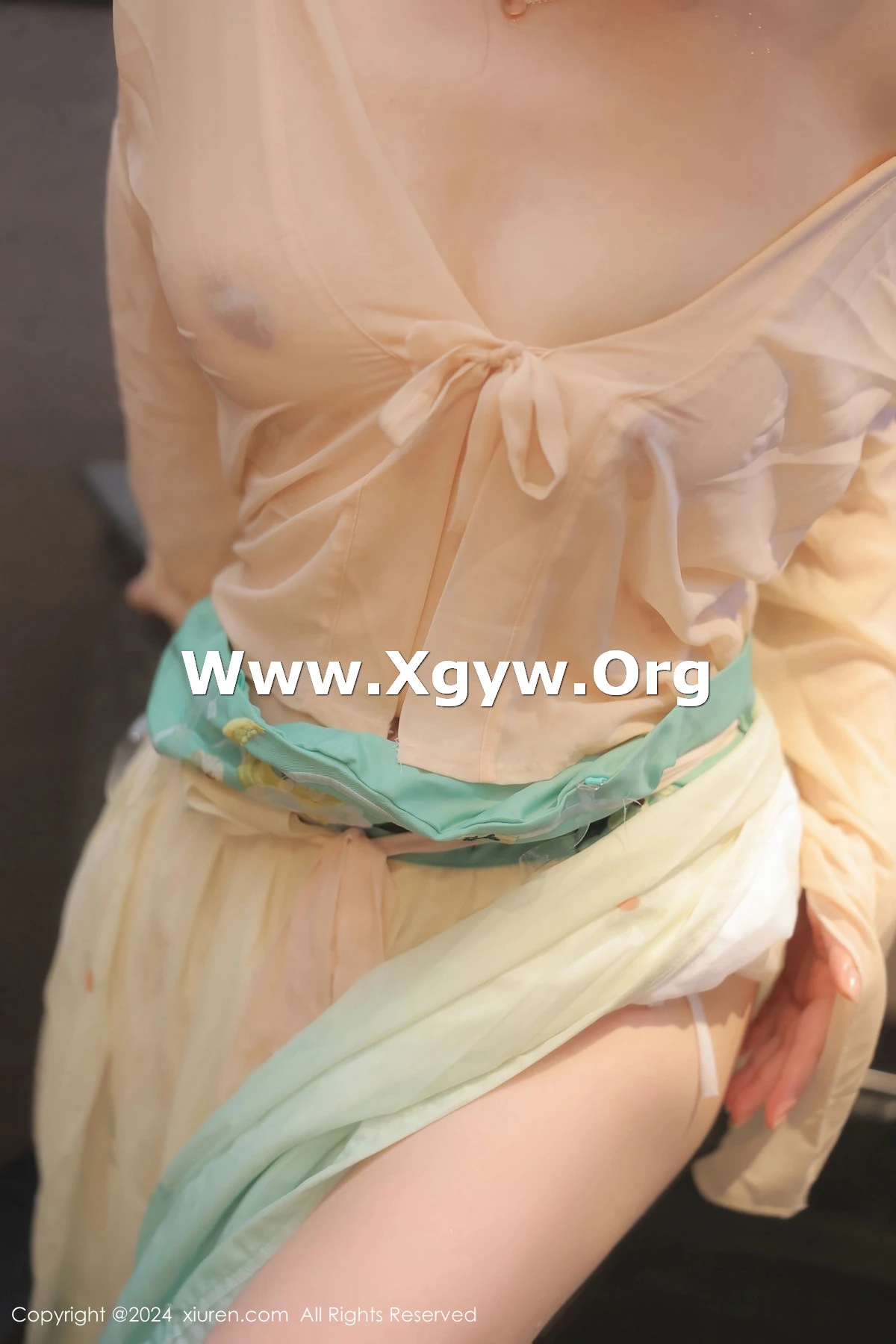 Xgyw.Org_XiuRen第8128期_模特诗诗kiki浴室场景性感古装情趣服饰秀丰腴有致身材诱惑写真82P
