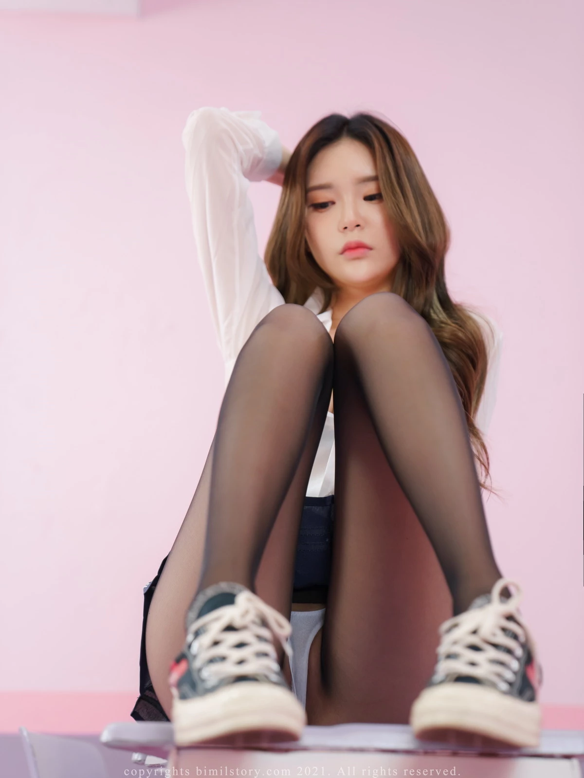 Xgyw.Org_韩国美女模特Yuka秘密课堂上主题教室里性感白T配短裙JK制服露超薄黑丝秀美腿诱惑写真89P