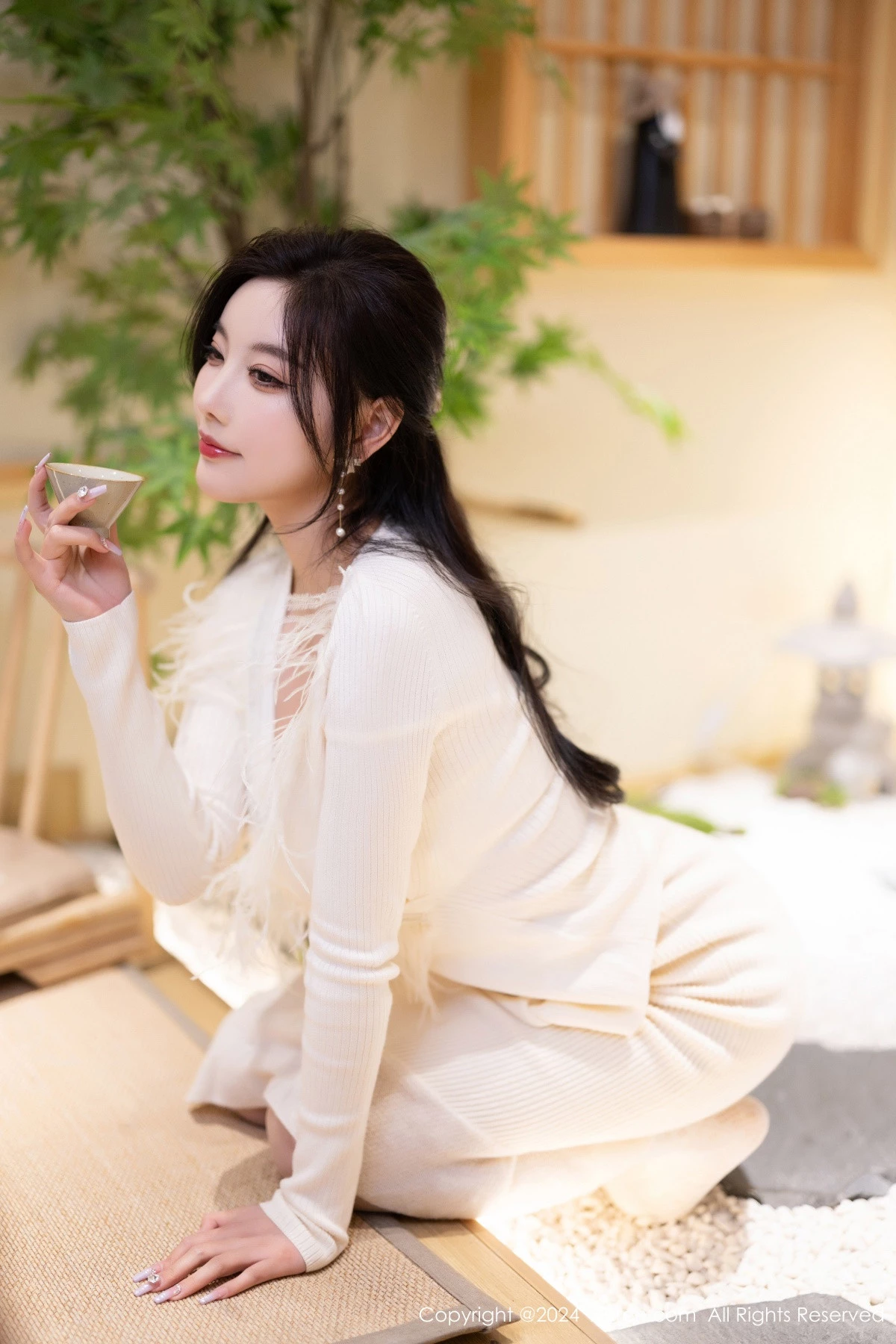 Xgyw.Org_XiuRen第8363期_女神杨晨晨Yome白色连衣长裙+白色情趣薄纱秀丰腴身材诱惑写真82P