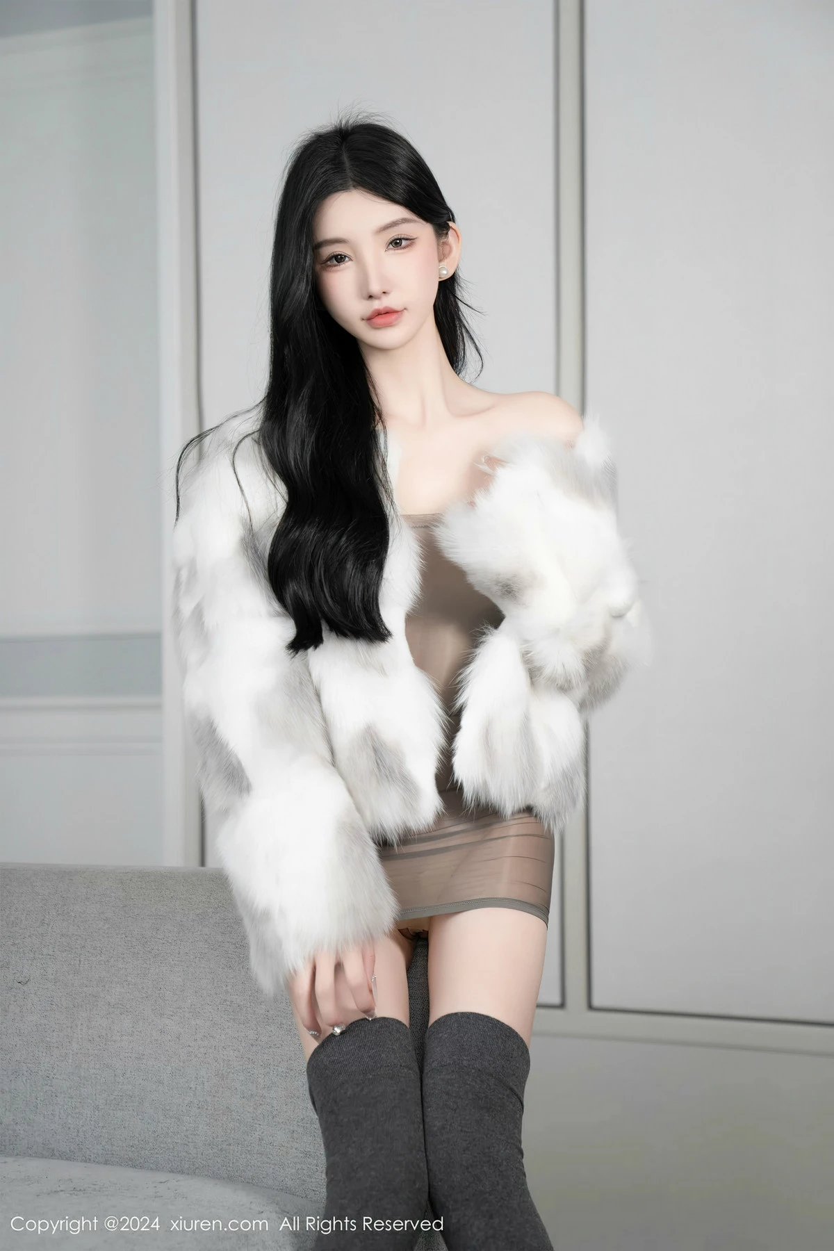 Xgyw.Org_XiuRen第8383期_女神周于希Sally性感灰色轻透上衣配灰丝袜秀惹火身材诱惑写真96P