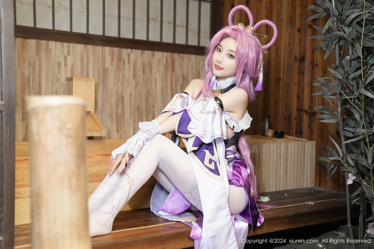 Xgyw.Org_XiuRen第8943期_女神杨晨晨Yome性感紫色Cosplay服饰配白丝袜秀丰满身材诱惑写真79P