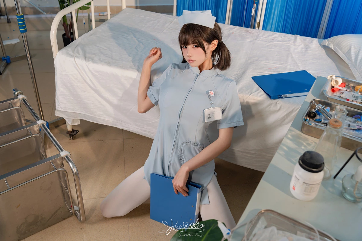 Xgyw.Org_颜值博主咬一口兔娘妄想病栋主题性感护士服饰配超薄白丝秀曼妙身姿诱惑写真82P