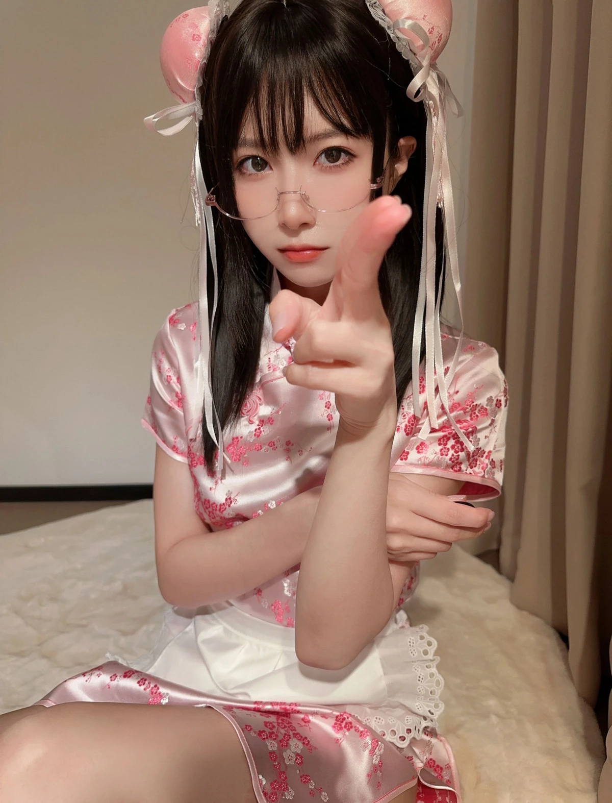 Xgyw.Org_Coser美女布丁大法中华娘主题灰色连体衣配黑丝网袜+粉色旗袍秀翘臀美腿诱惑写真61P