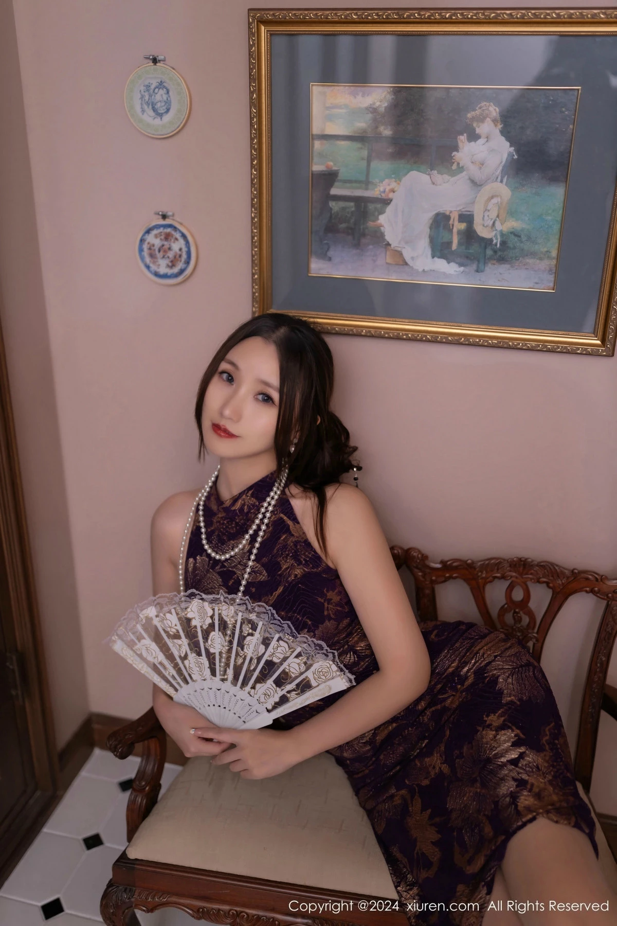 Xgyw.Org_XiuRen第9513期_模特杏子Yada性感紫色旗袍服饰配开档肉丝秀曼妙身姿诱惑写真82P