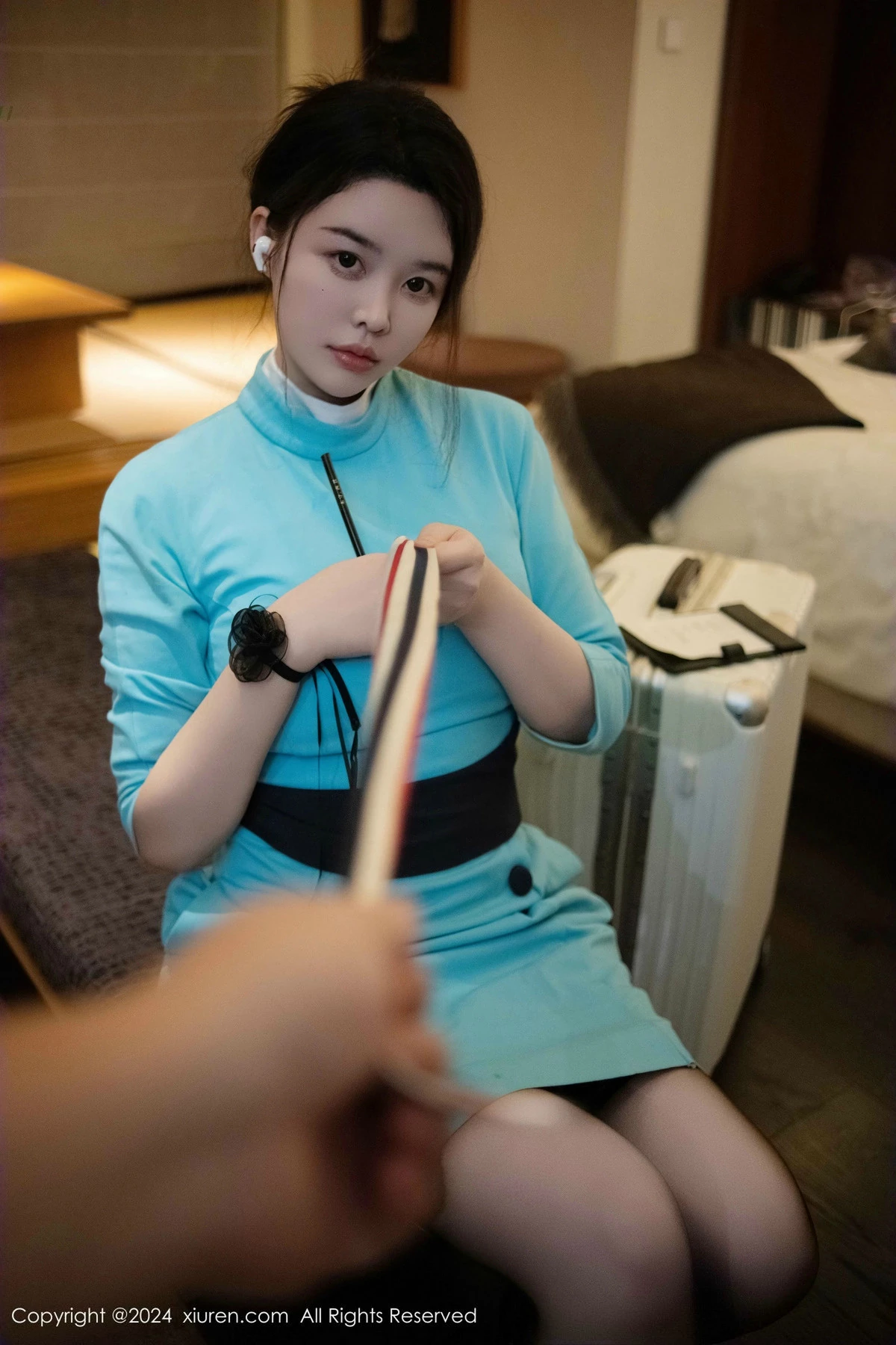 Xgyw.Org_XiuRen第9609期_模特樱桃小犊子蓝色空姐制服露黑色内衣配黑丝吊袜极致魅惑写真41P