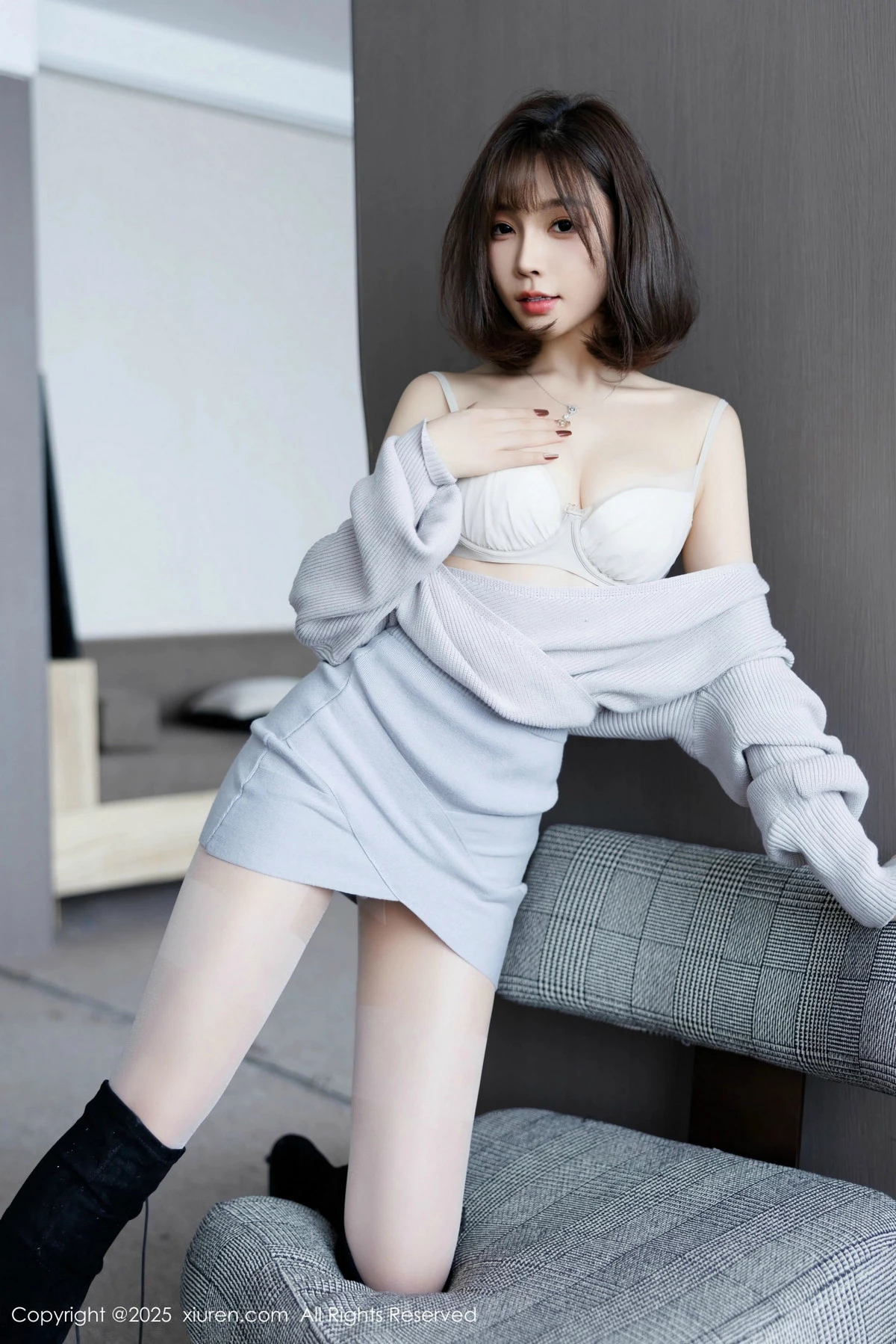 Xgyw.Org_XiuRen第9734期_女神徐莉芝Booty性感短裙套装+黑色情趣内衣秀曼妙身姿诱惑写真100P