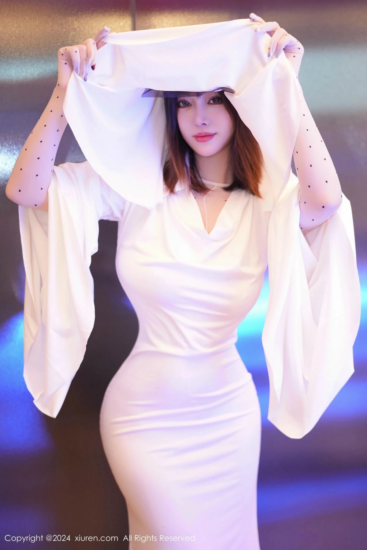 Xgyw.Org_XiuRen第9629期_女神王雨纯性感白色连衣裙露白色连体丝袜秀惹火身材诱惑写真90P