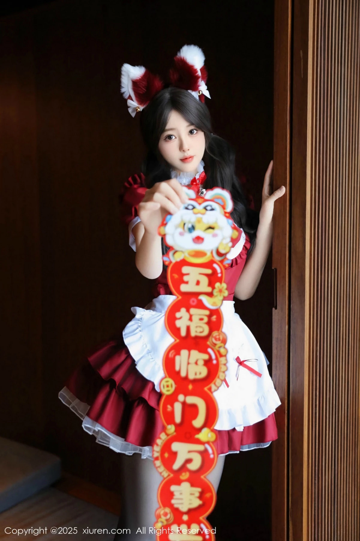 Xgyw.Org_XiuRen第9814期_模特桃妖夭红色喜庆女仆服露红色内衣配超薄黑丝秀美腿诱惑写真87P