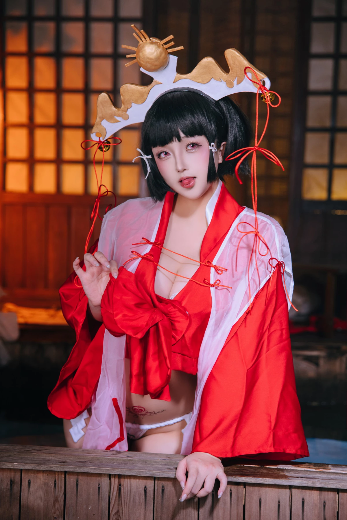 Xgyw.Org_Cosplay美女日奈娇辉夜巫女主题性感红色服饰露白色内衣配白丝袜秀完美身材诱惑写真100P