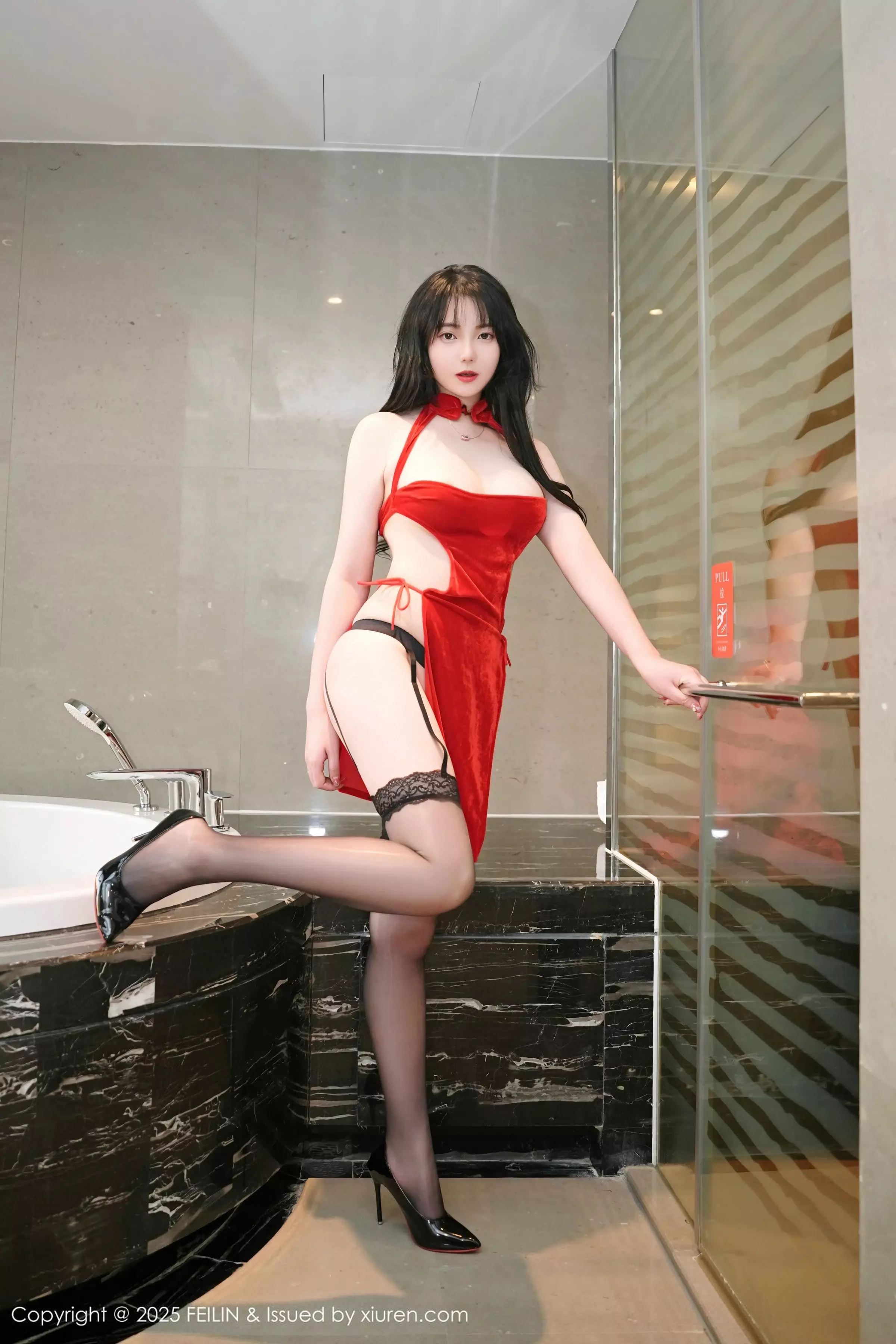Xgyw.Org_[FeiLin嗲囡囡]VOL.505_模特软情性感红色情趣服饰配黑丝吊袜秀凹凸身材撩人诱惑写真59P