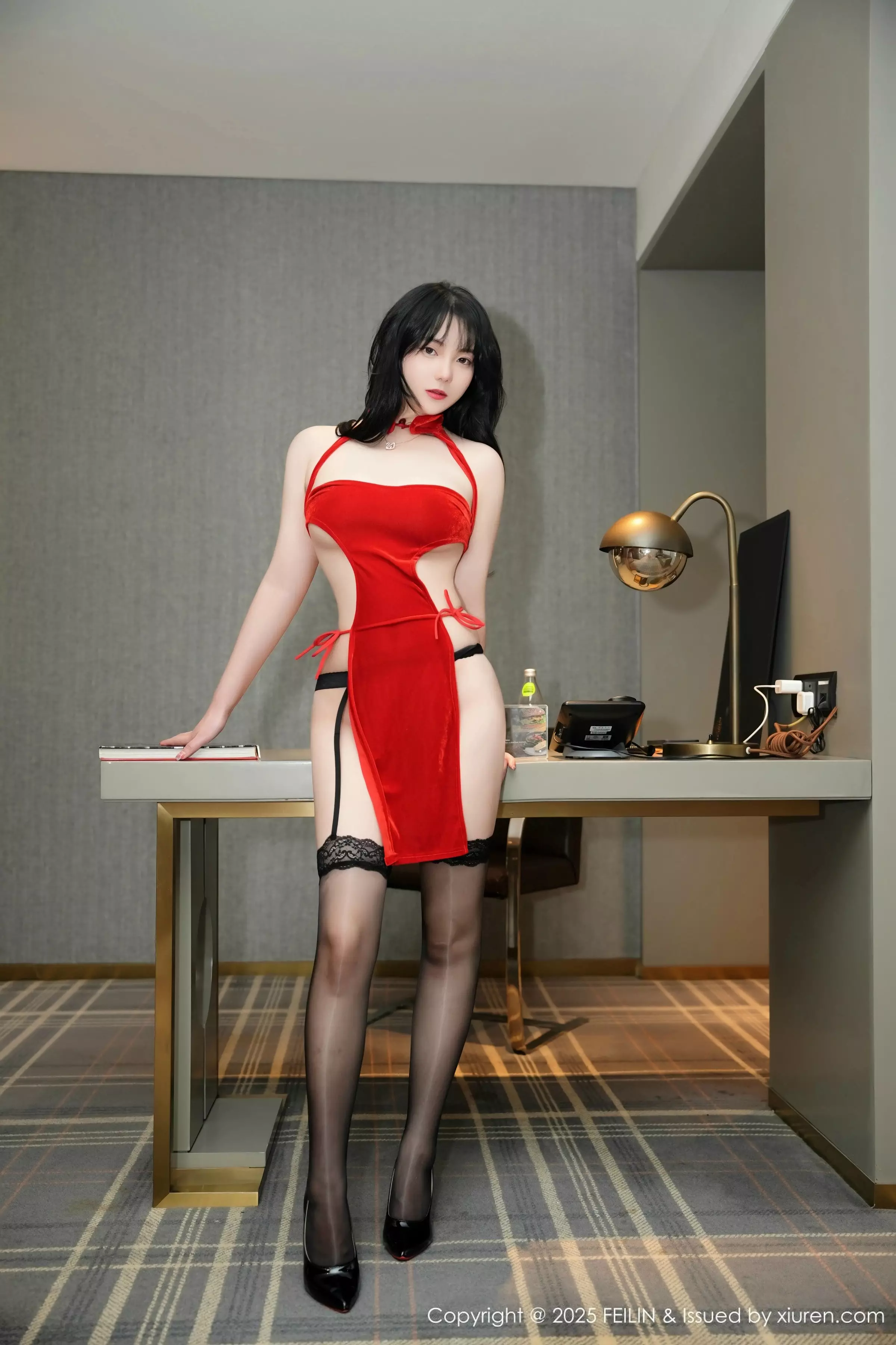 Xgyw.Org_[FeiLin嗲囡囡]VOL.505_模特软情性感红色情趣服饰配黑丝吊袜秀凹凸身材撩人诱惑写真59P