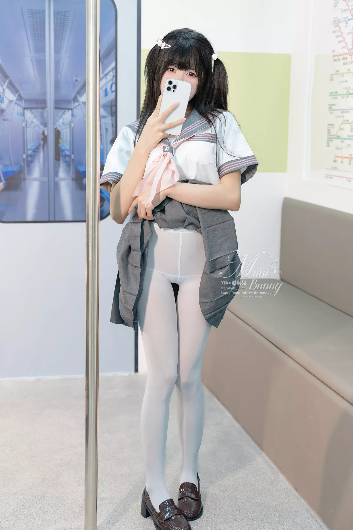 Xgyw.Org_颜值博主咬一口兔娘地铁萌妹主题性感JK制服配白丝袜+绳艺捆绑秀曼妙身姿惹火诱惑写真165P