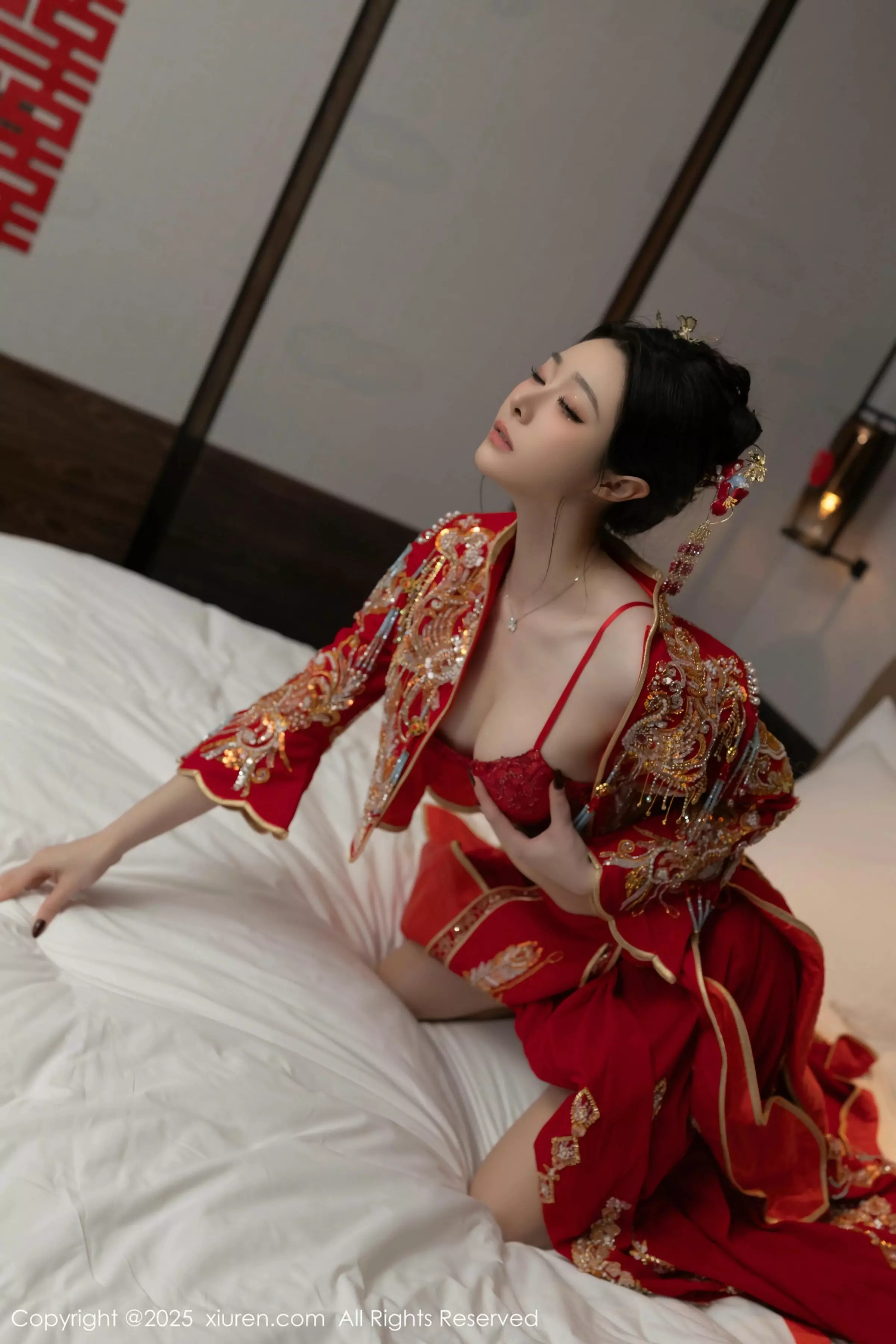Xgyw.Org_XiuRen第10055期_模特小逗逗新婚主题性感红色蕾丝内衣配黑丝吊袜完美诱惑写真82P