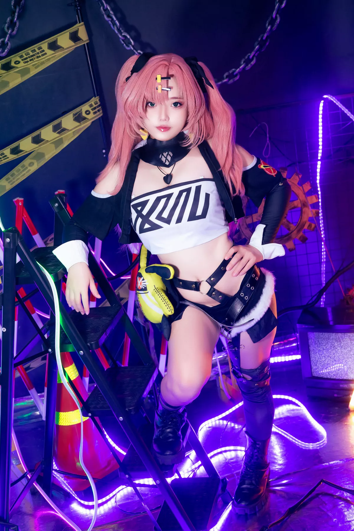 Xgyw.Org_越南小姐姐Messie Huang-Nicole主题性感黑色皮质情趣服饰露豪乳胶带遮点惹火诱惑写真88P