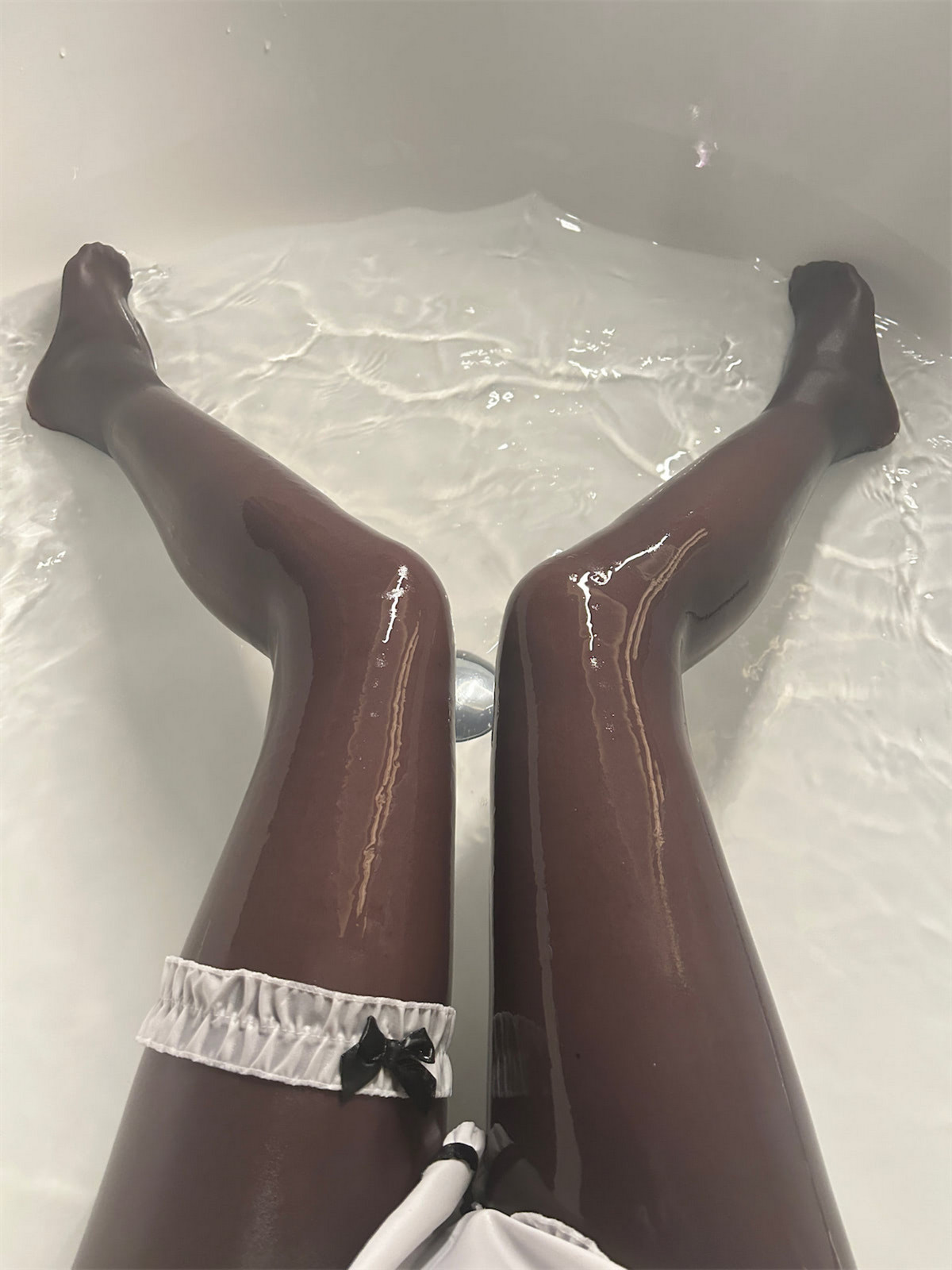Xgyw.Org_网络美女轩萧学姐连体丝女仆主题浴室场景性感女仆装配超薄连体黑丝秀曼妙身姿诱惑写真90P