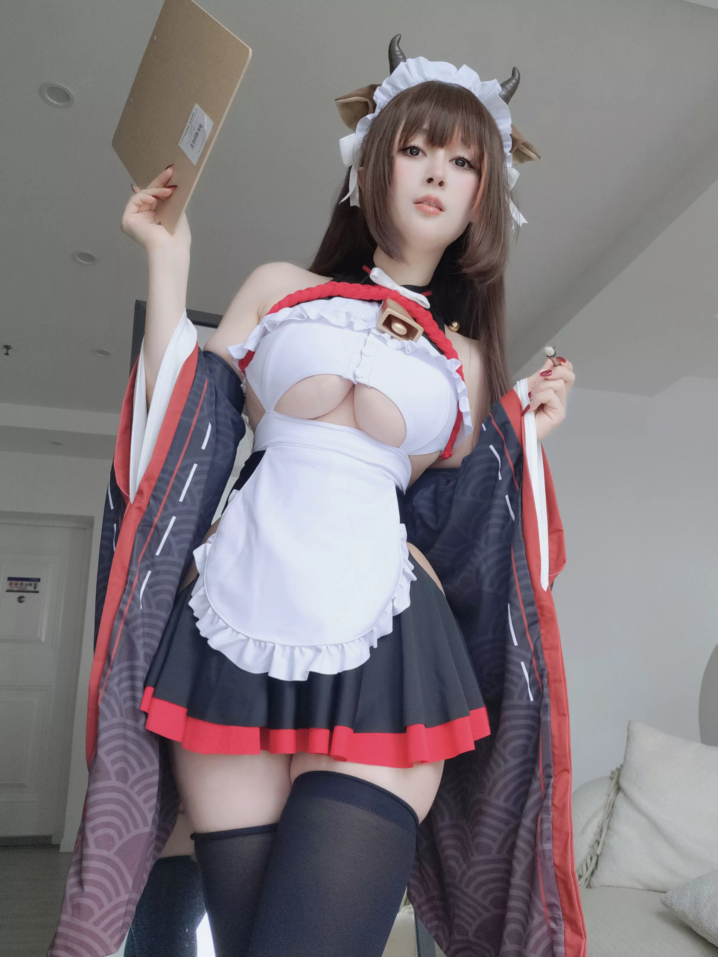 Xgyw.Org_Coser小姐姐白银81碧蓝航线樫野主题性感黑白女仆服饰配黑丝袜秀丰腴身材完美诱惑写真92P