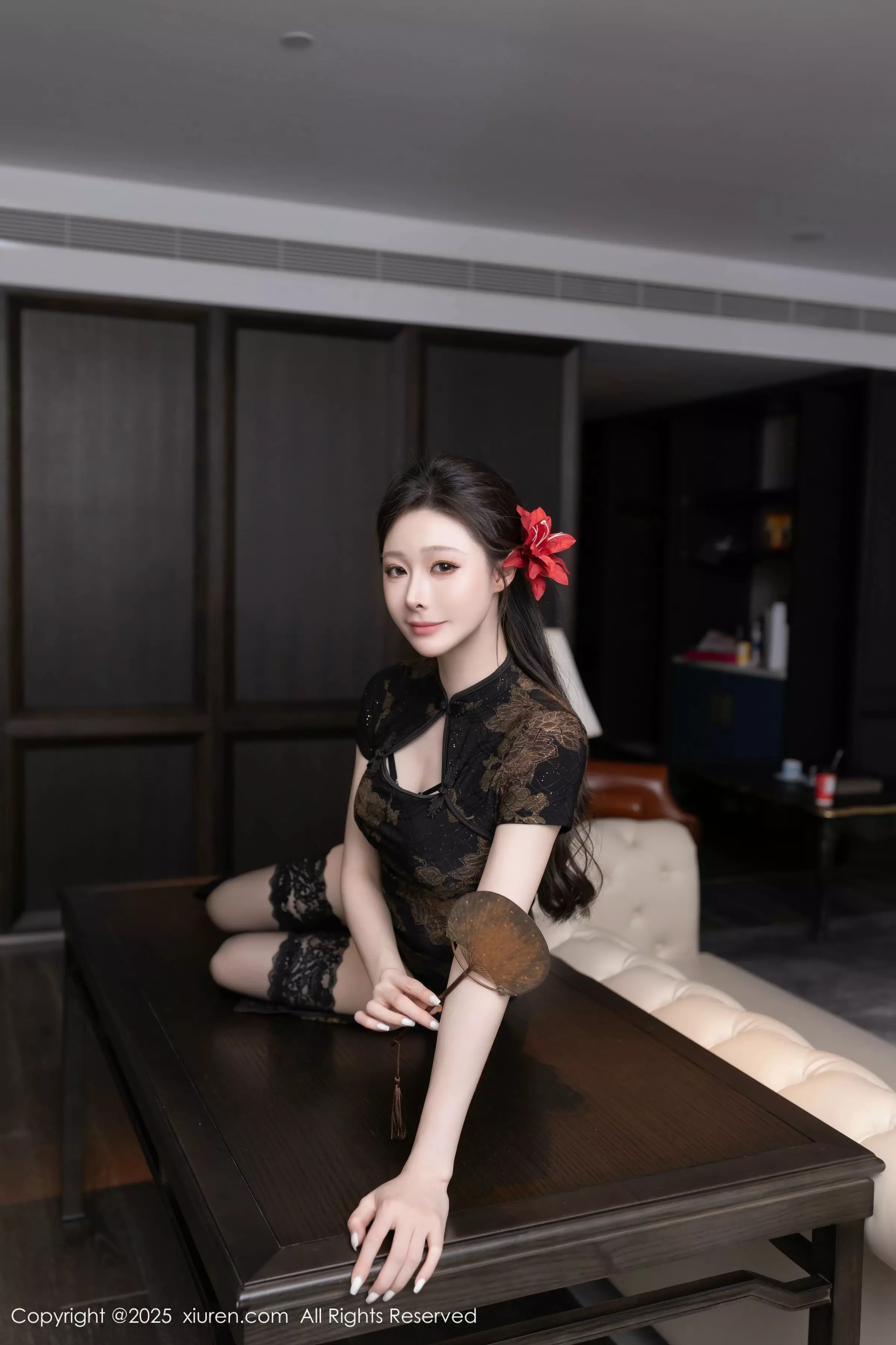 Xgyw.Org_XiuRen第10323期_模特小逗逗性感黑色古风服饰配黑色丝袜秀曼妙身姿完美诱惑写真80P