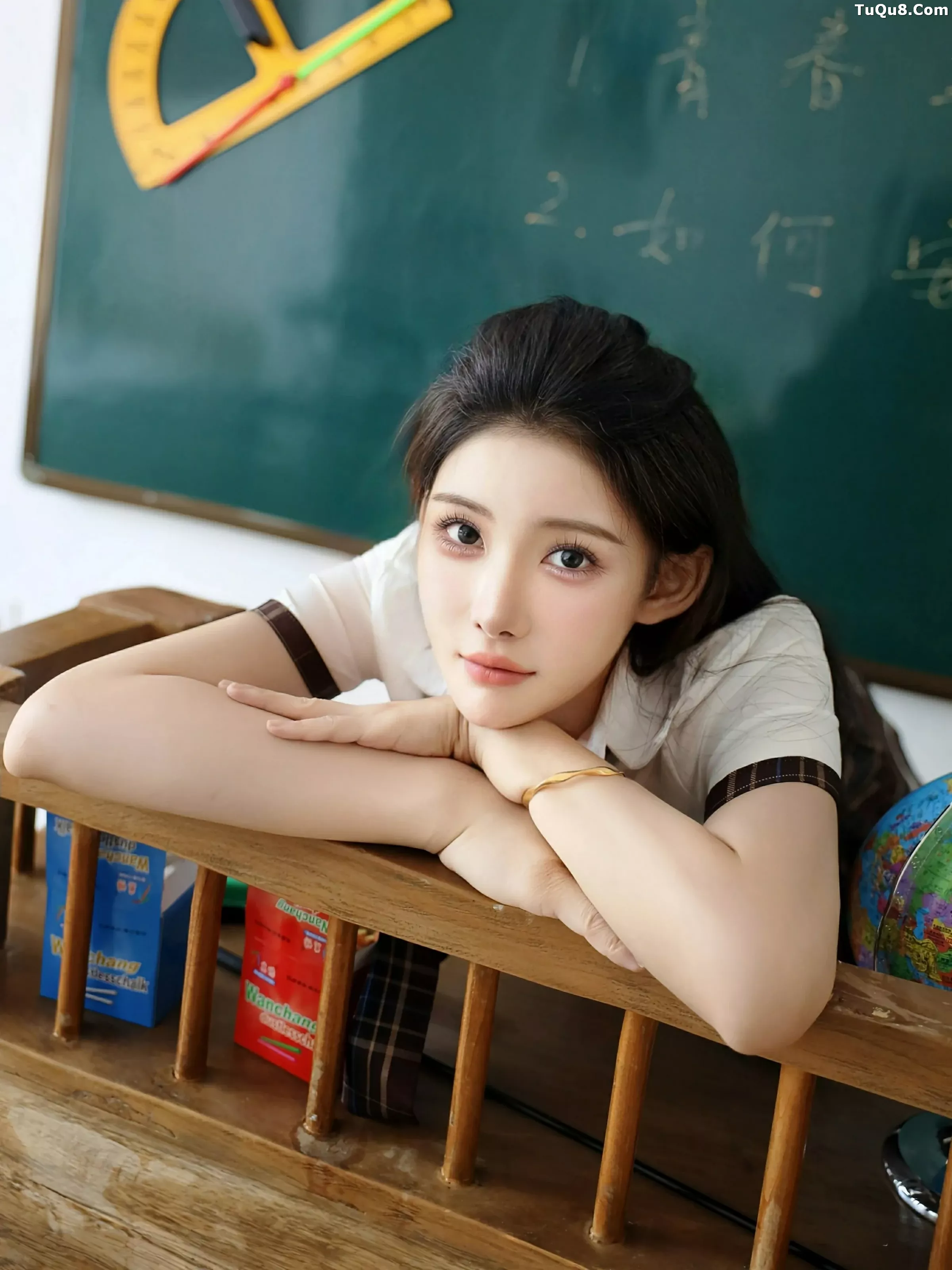 Xgyw.Org_[XiuRen秀人网]No.10512_模特梨霜儿性感学妹制服露黑色内衣配黑丝袜秀凹凸身材诱惑写真81P