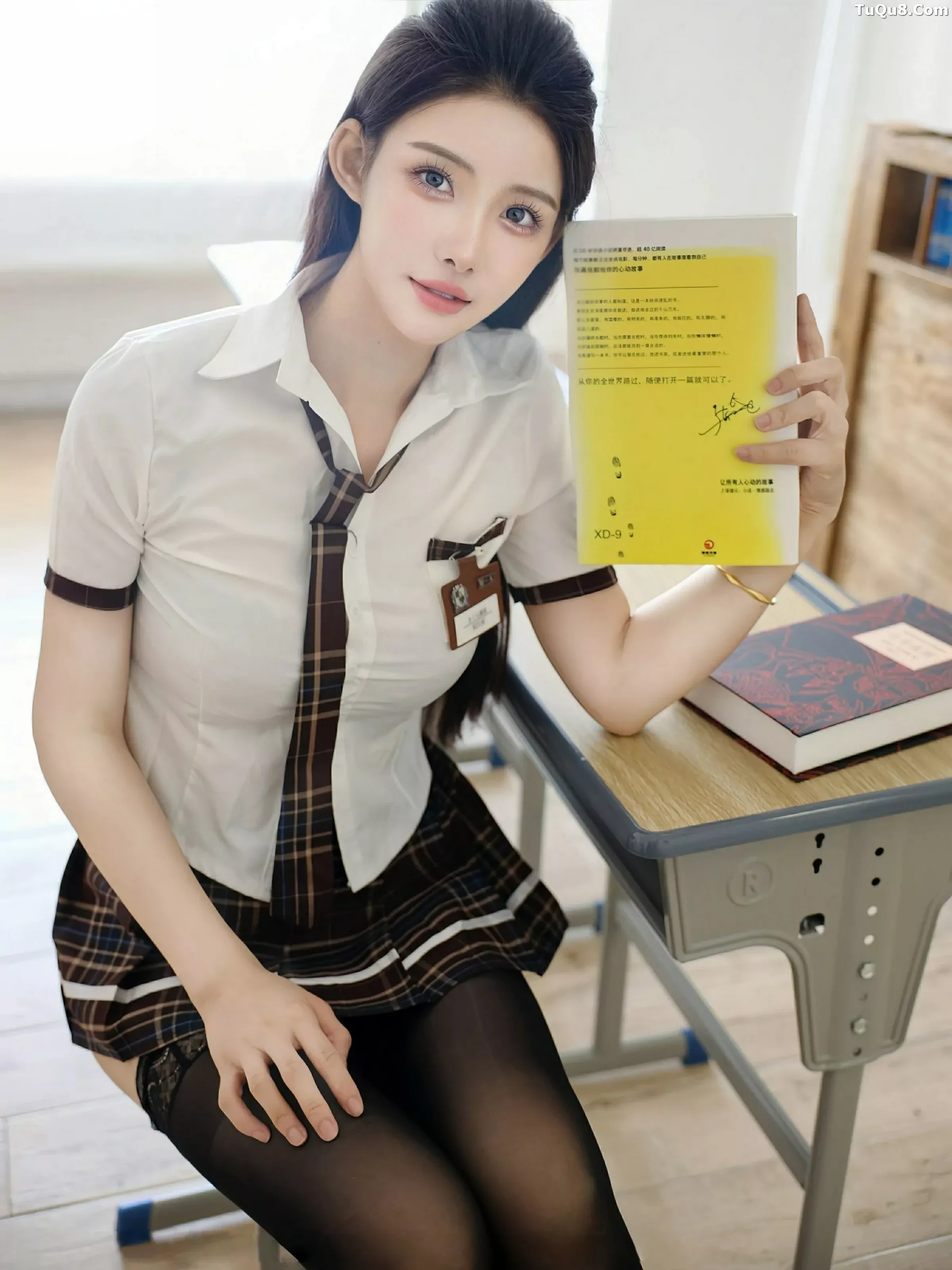 Xgyw.Org_[XiuRen秀人网]No.10512_模特梨霜儿性感学妹制服露黑色内衣配黑丝袜秀凹凸身材诱惑写真81P