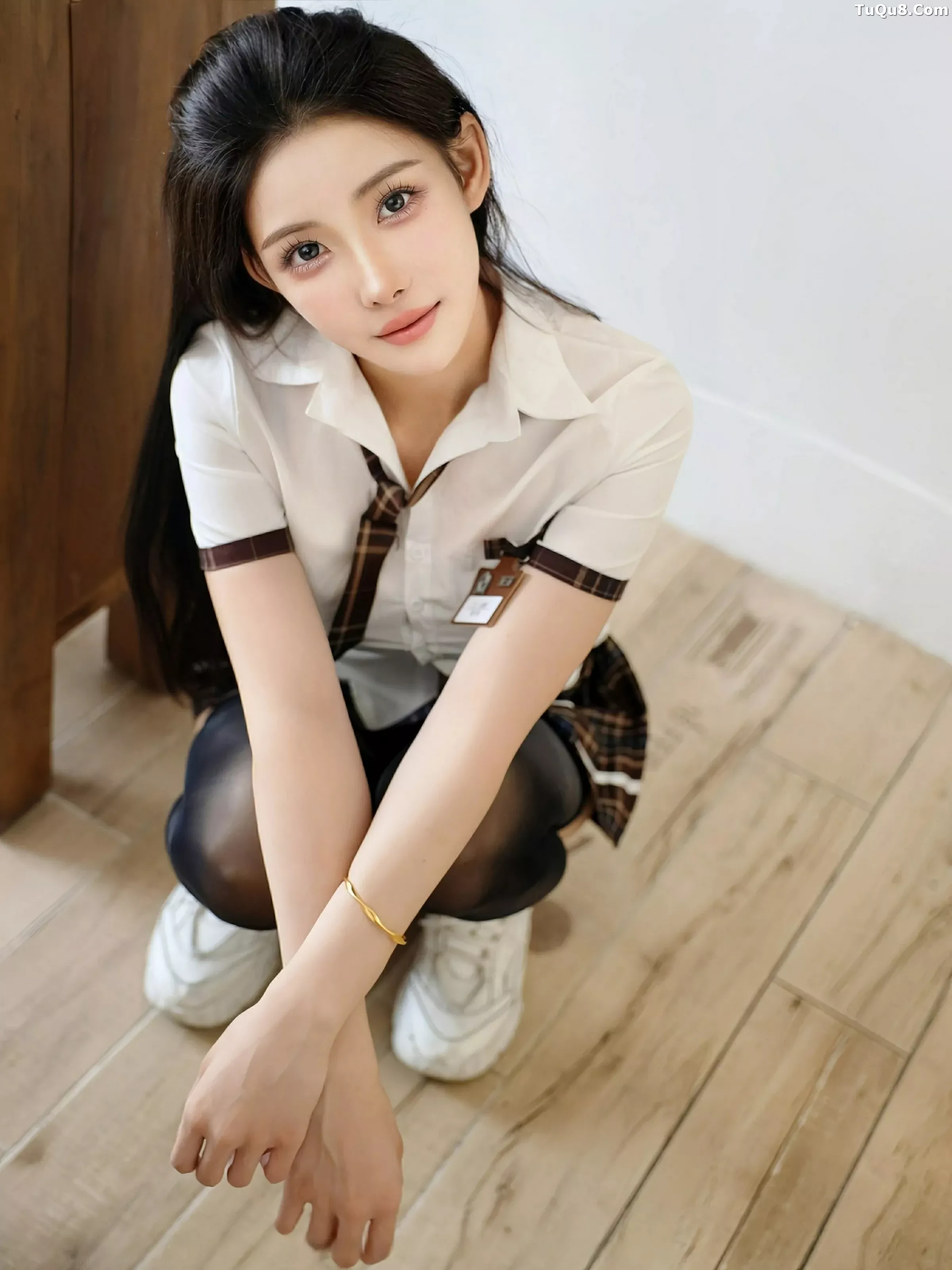 Xgyw.Org_[XiuRen秀人网]No.10512_模特梨霜儿性感学妹制服露黑色内衣配黑丝袜秀凹凸身材诱惑写真81P