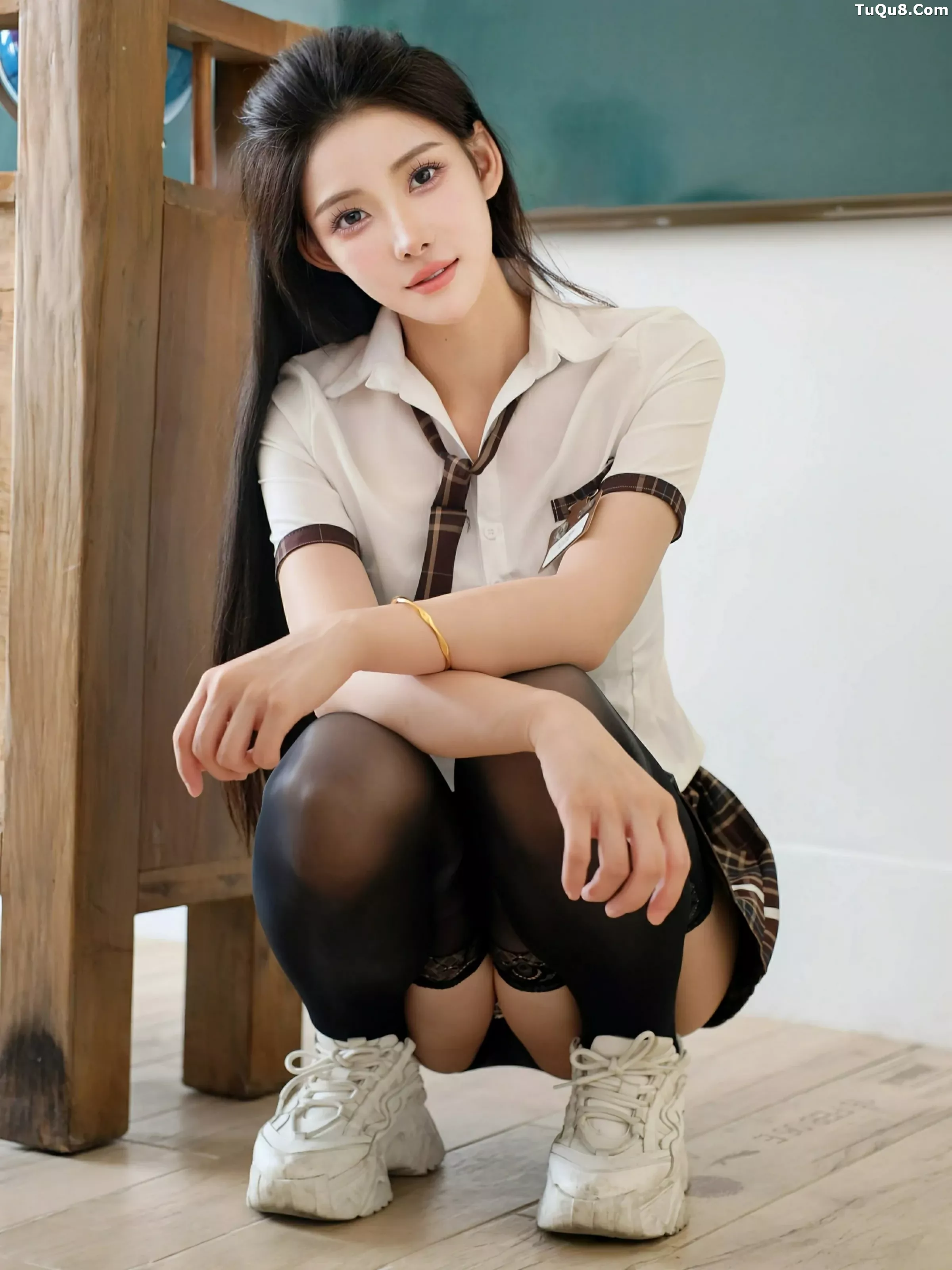 Xgyw.Org_[XiuRen秀人网]No.10512_模特梨霜儿性感学妹制服露黑色内衣配黑丝袜秀凹凸身材诱惑写真81P