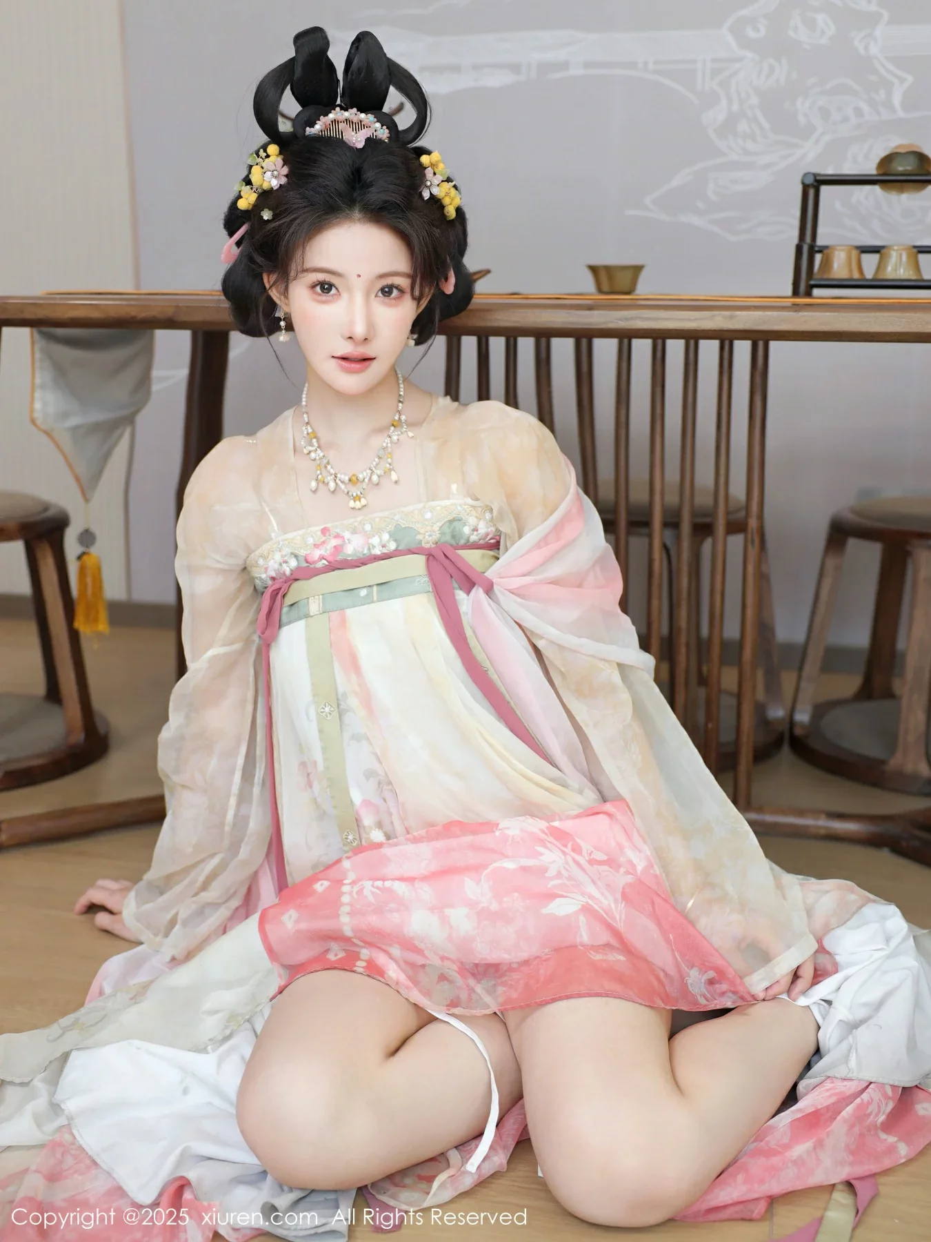Xgyw.Org_[XiuRen秀人网]No.10645_模特梨霜儿古典主题性感浅色古装服饰秀丰腴身材迷人美腿写真82P