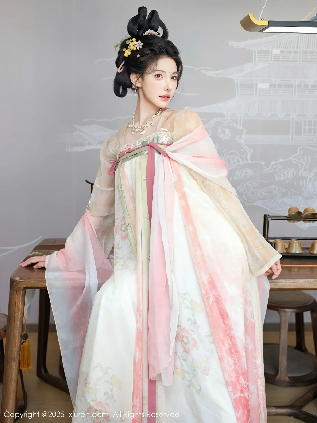 Xgyw.Org_[XiuRen秀人网]No.10645_模特梨霜儿古典主题性感浅色古装服饰秀丰腴身材迷人美腿写真82P