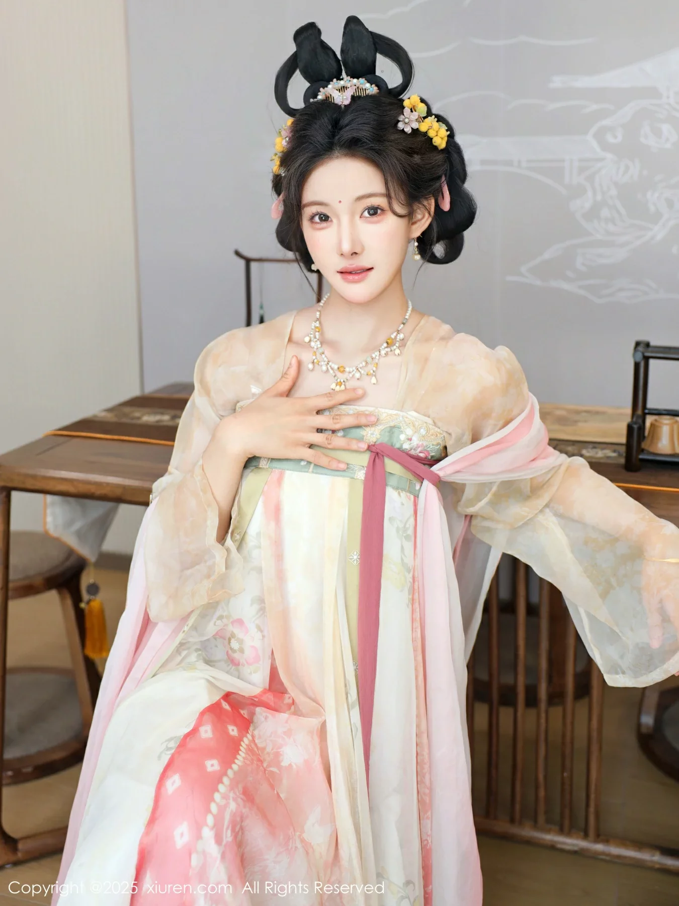 Xgyw.Org_[XiuRen秀人网]No.10645_模特梨霜儿古典主题性感浅色古装服饰秀丰腴身材迷人美腿写真82P