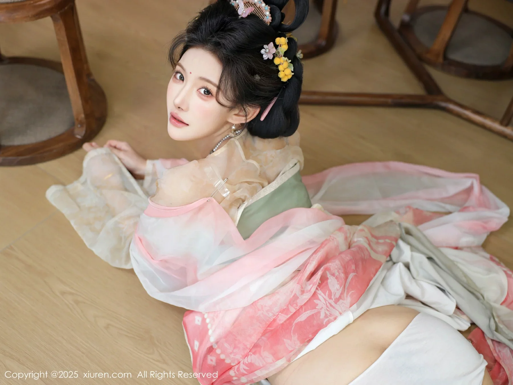 Xgyw.Org_[XiuRen秀人网]No.10645_模特梨霜儿古典主题性感浅色古装服饰秀丰腴身材迷人美腿写真82P