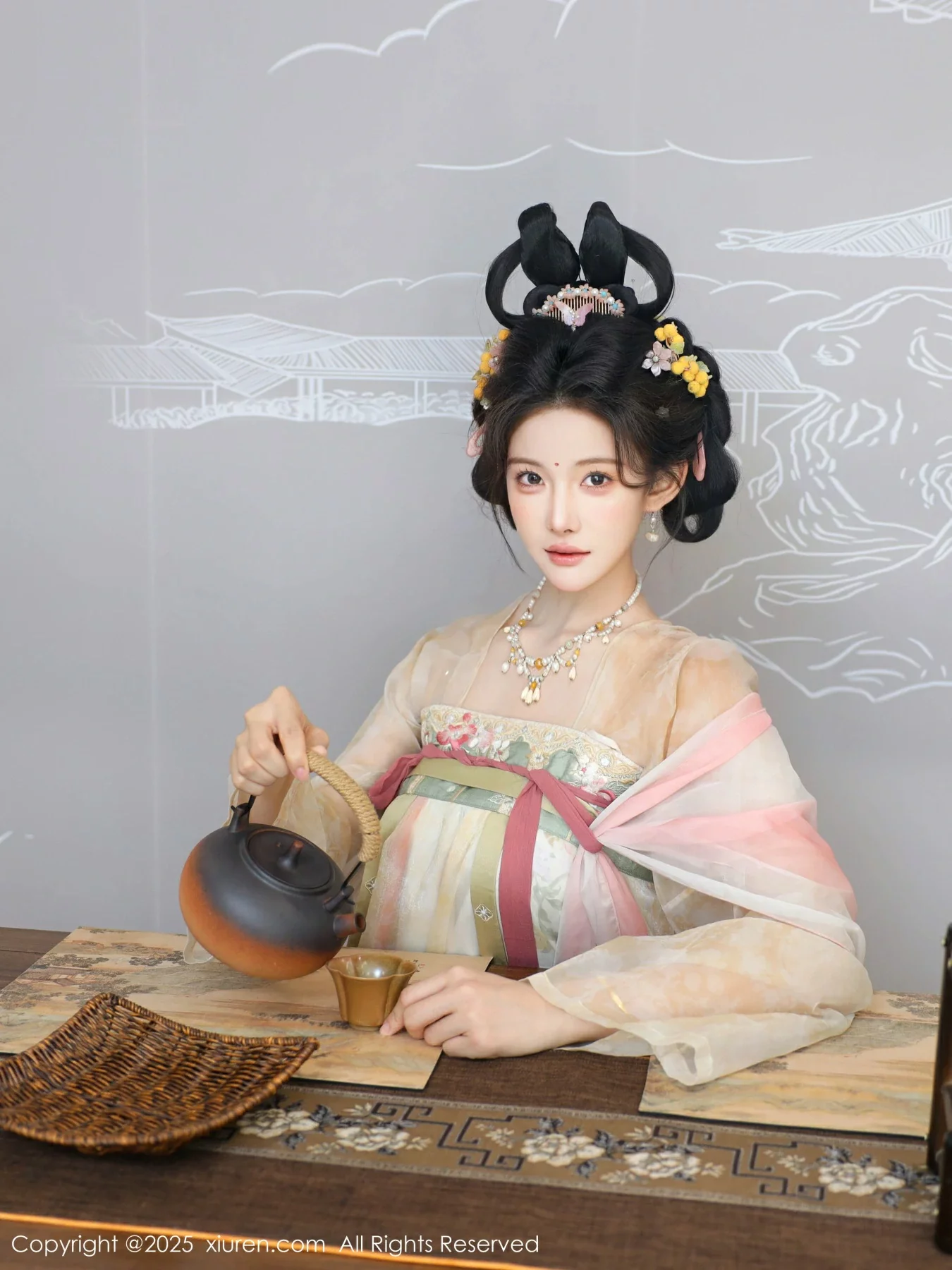 Xgyw.Org_[XiuRen秀人网]No.10645_模特梨霜儿古典主题性感浅色古装服饰秀丰腴身材迷人美腿写真82P