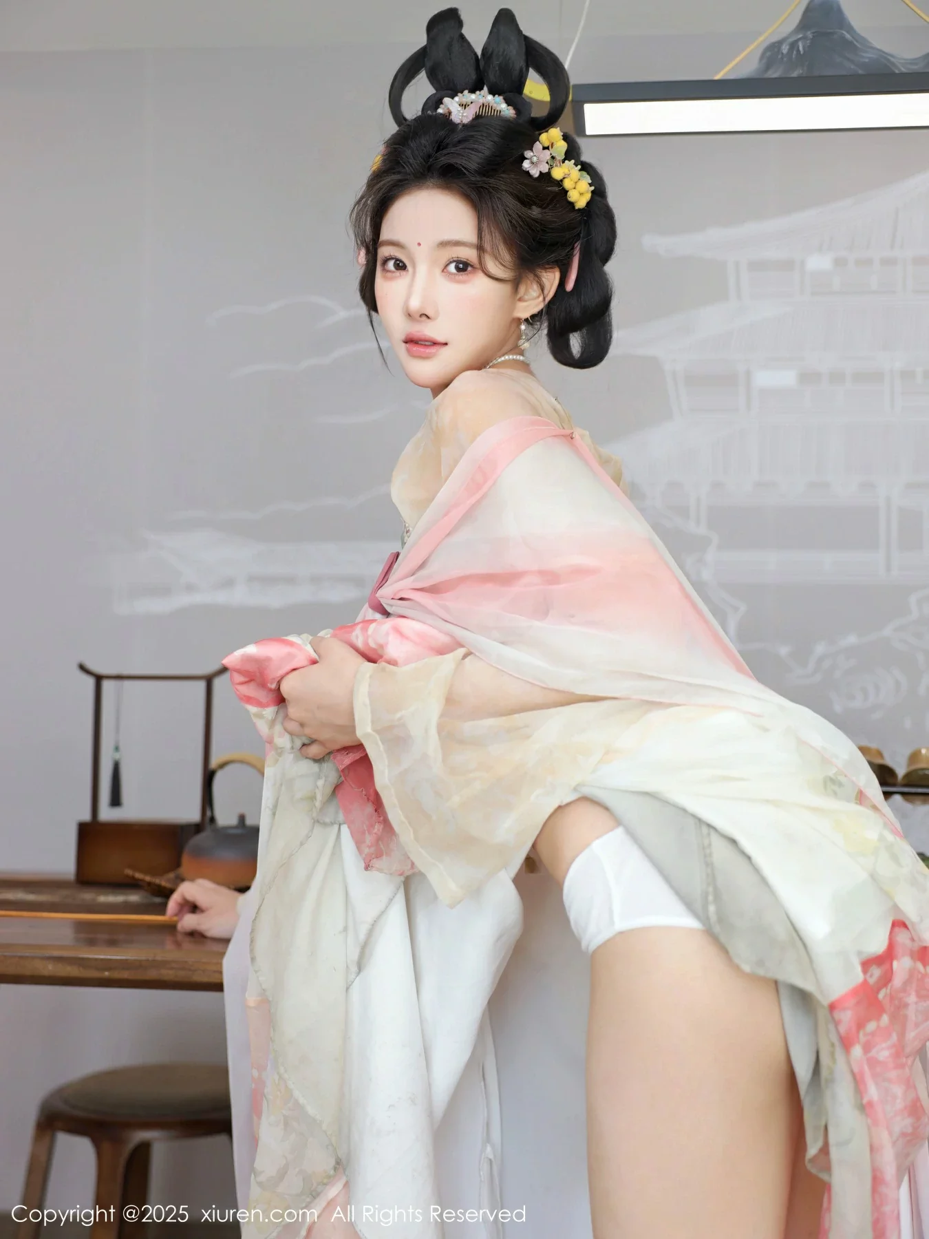 Xgyw.Org_[XiuRen秀人网]No.10645_模特梨霜儿古典主题性感浅色古装服饰秀丰腴身材迷人美腿写真82P