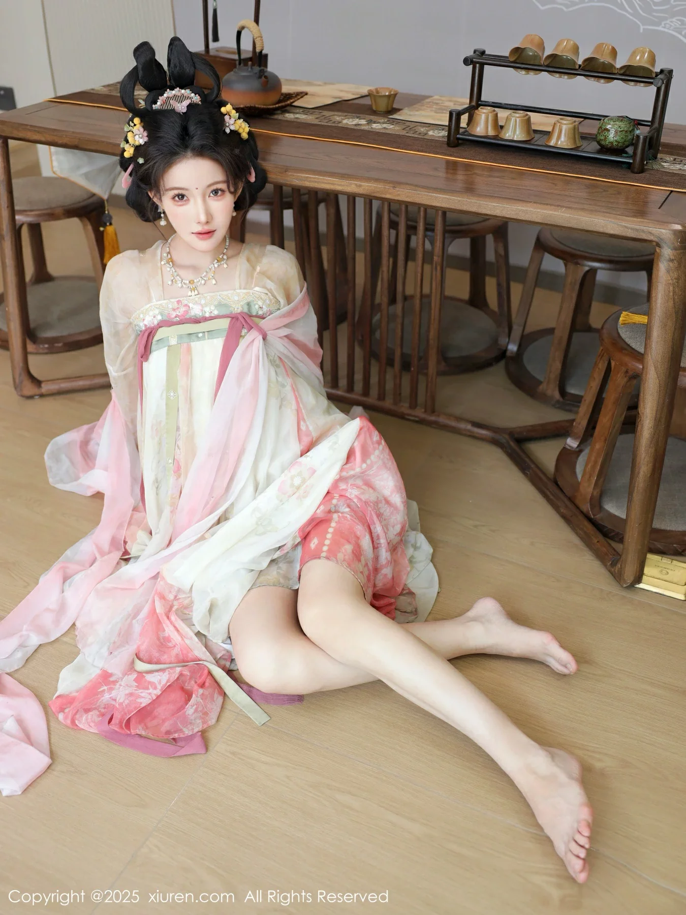Xgyw.Org_[XiuRen秀人网]No.10645_模特梨霜儿古典主题性感浅色古装服饰秀丰腴身材迷人美腿写真82P