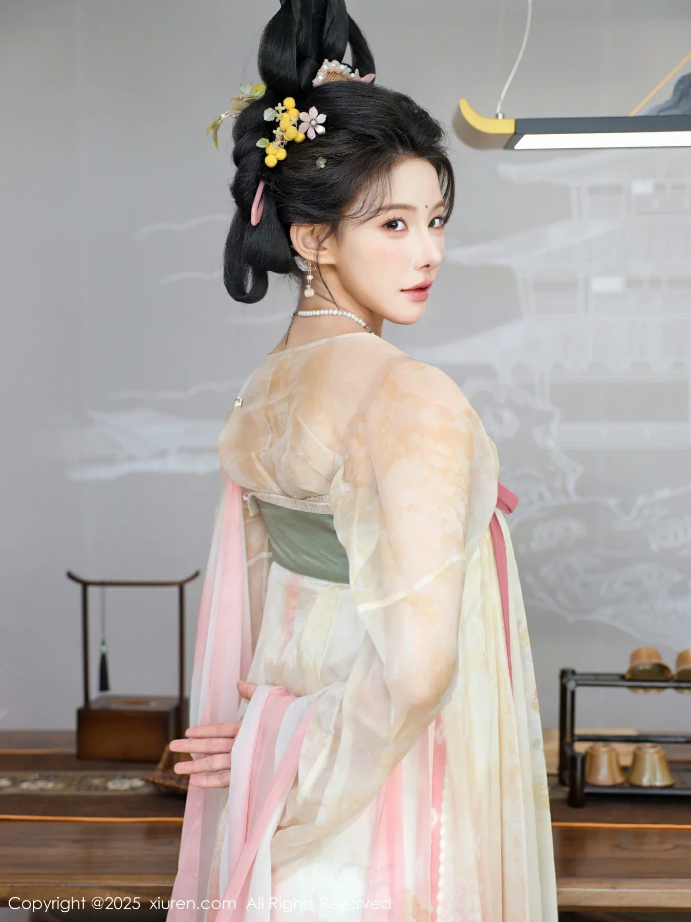 Xgyw.Org_[XiuRen秀人网]No.10645_模特梨霜儿古典主题性感浅色古装服饰秀丰腴身材迷人美腿写真82P