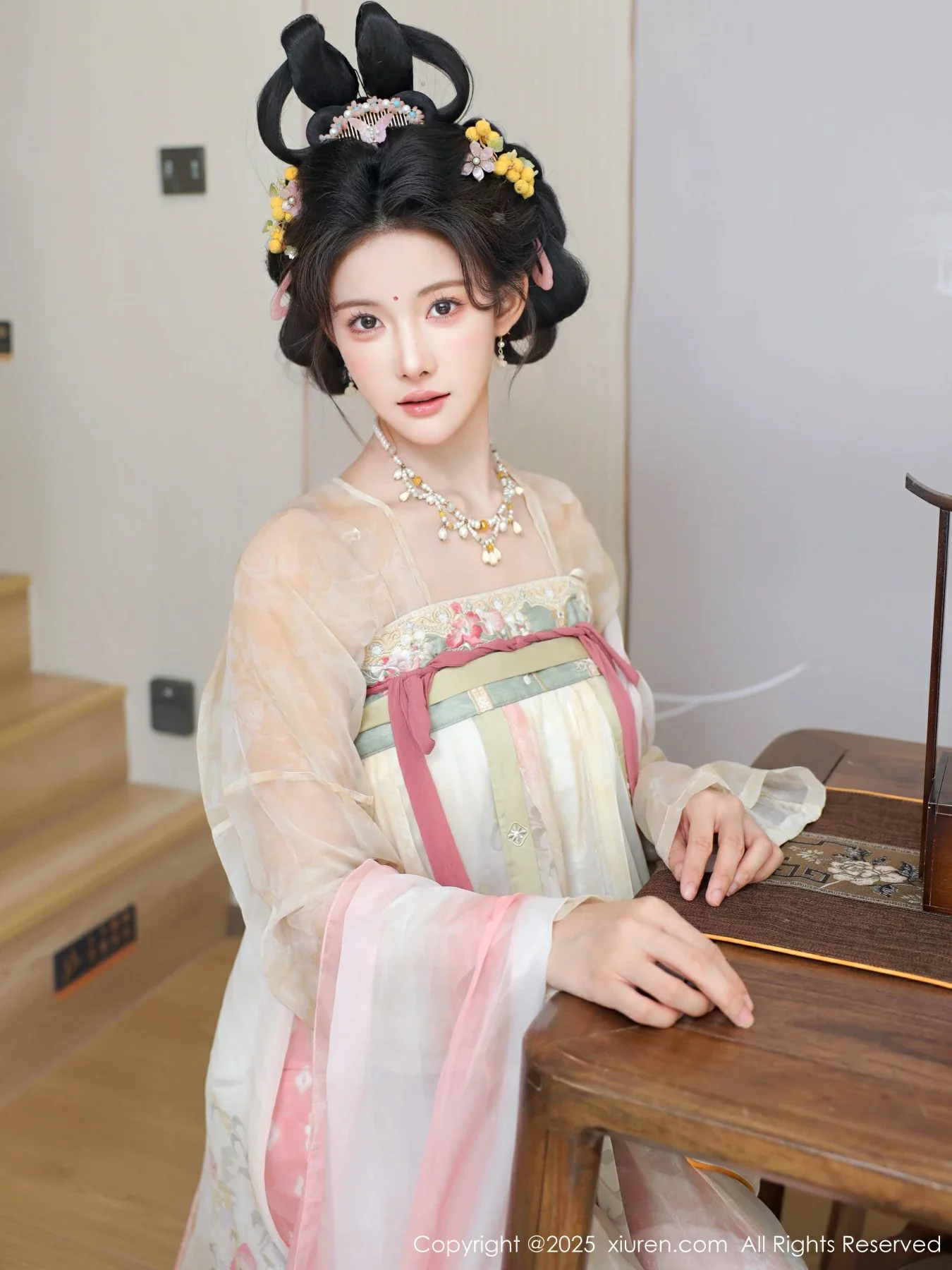 Xgyw.Org_[XiuRen秀人网]No.10645_模特梨霜儿古典主题性感浅色古装服饰秀丰腴身材迷人美腿写真82P
